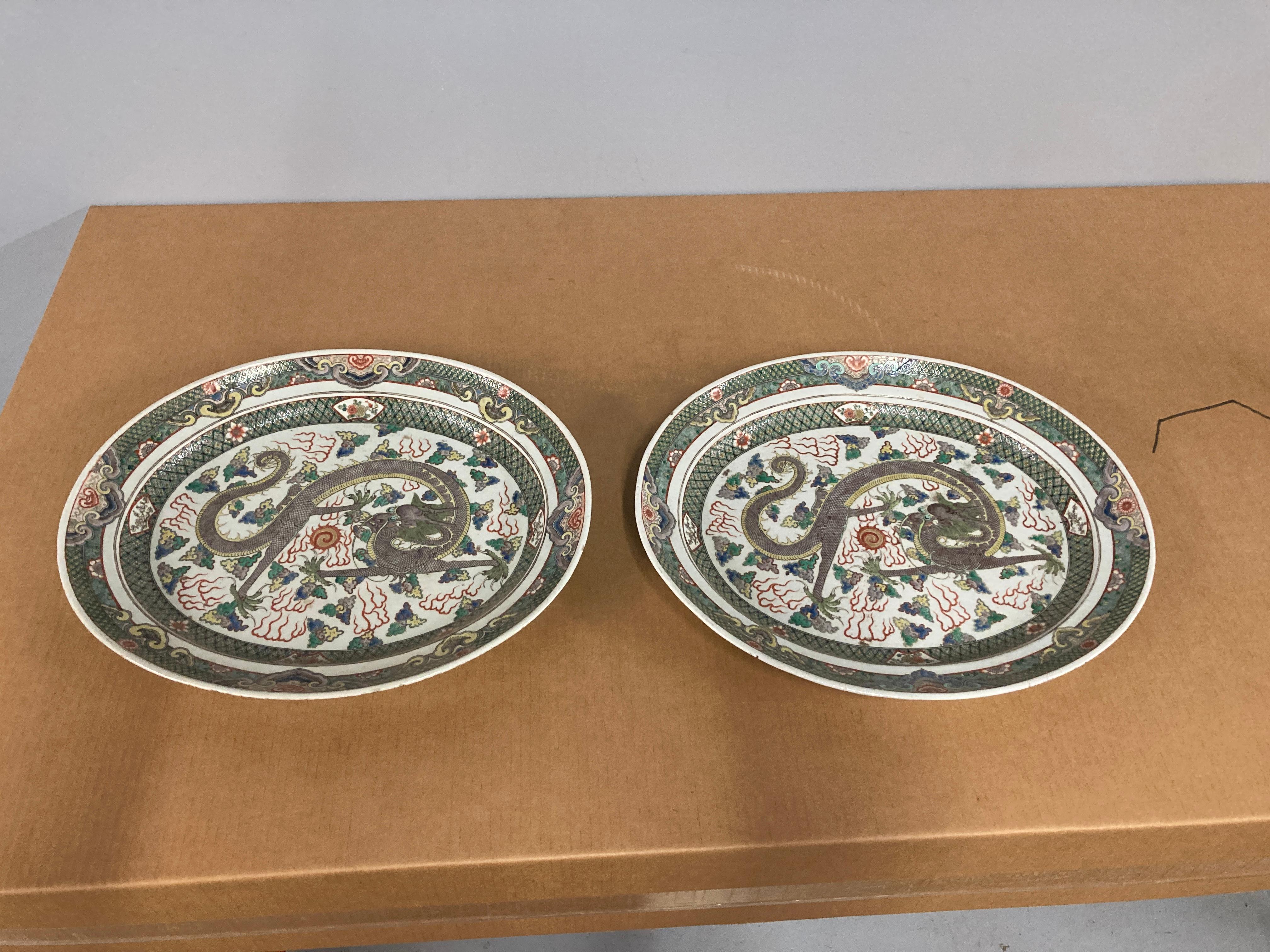 Large Pair of Chinese Export Famille Verte Platters from the Late 19th Century 3