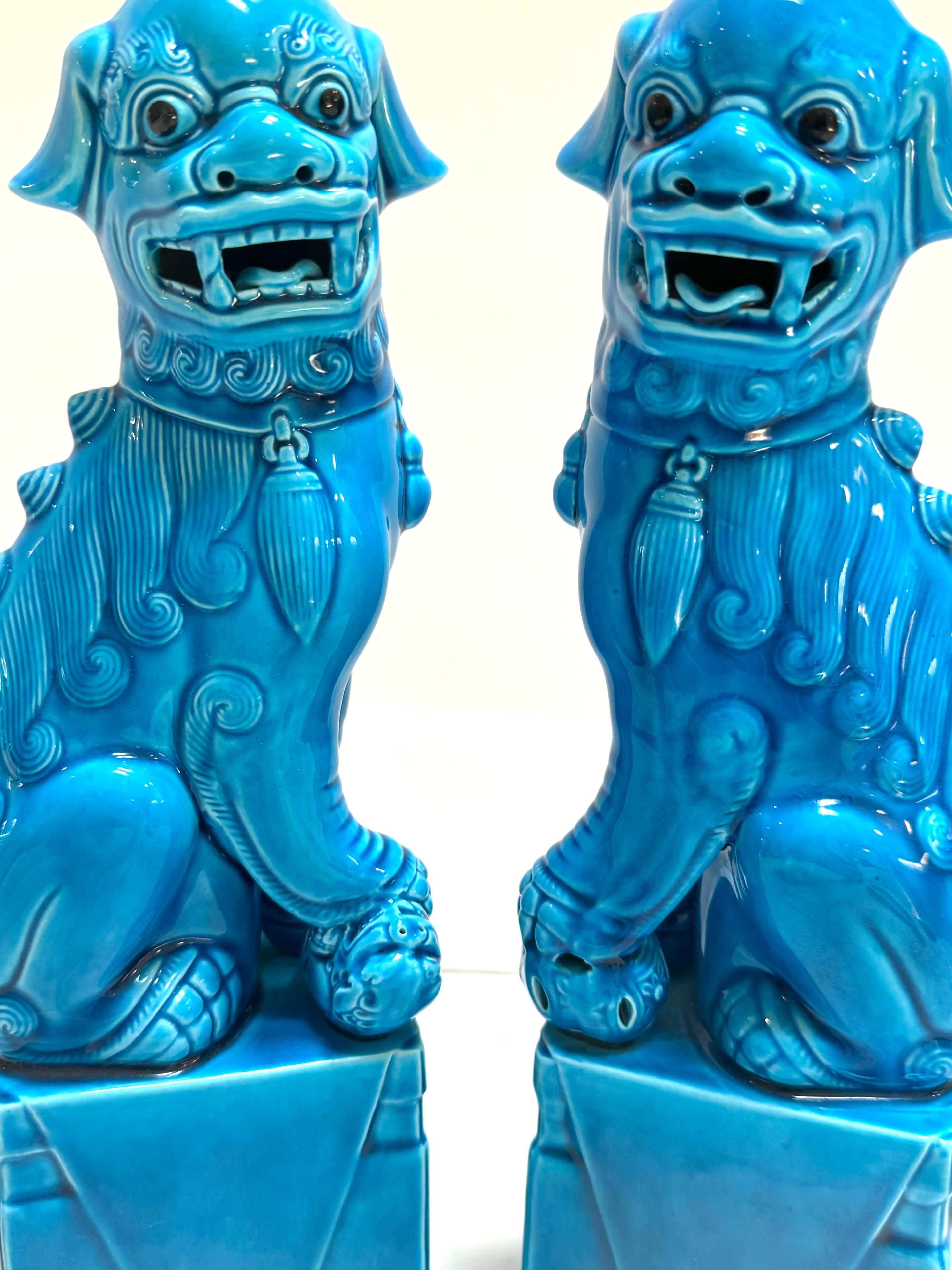 Large Pair of Chinese Export Turquoise Foo Dogs In Good Condition For Sale In West Palm Beach, FL