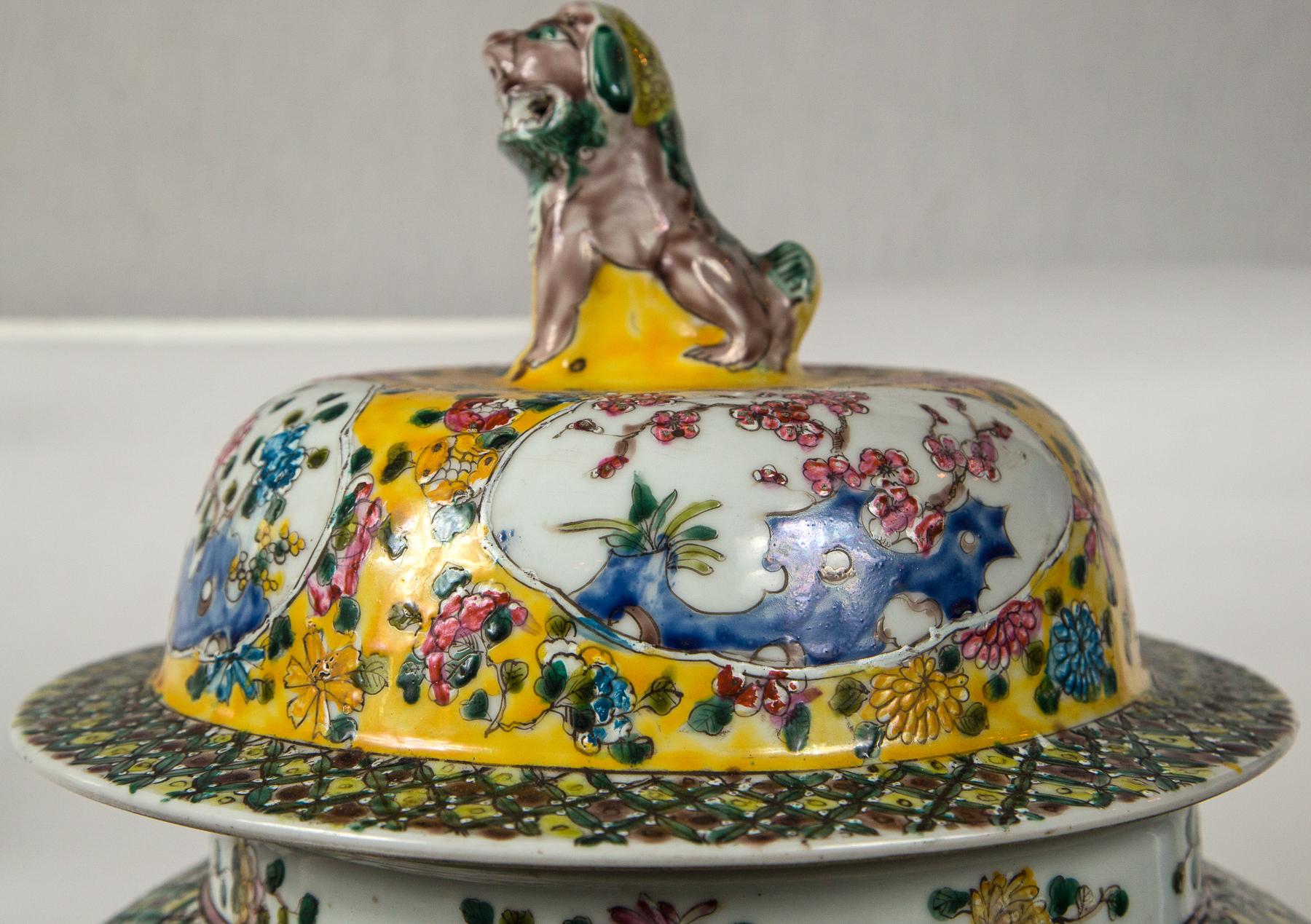 Large Pair of Chinese Porcelain Covered Jars In Good Condition For Sale In Woodbury, CT