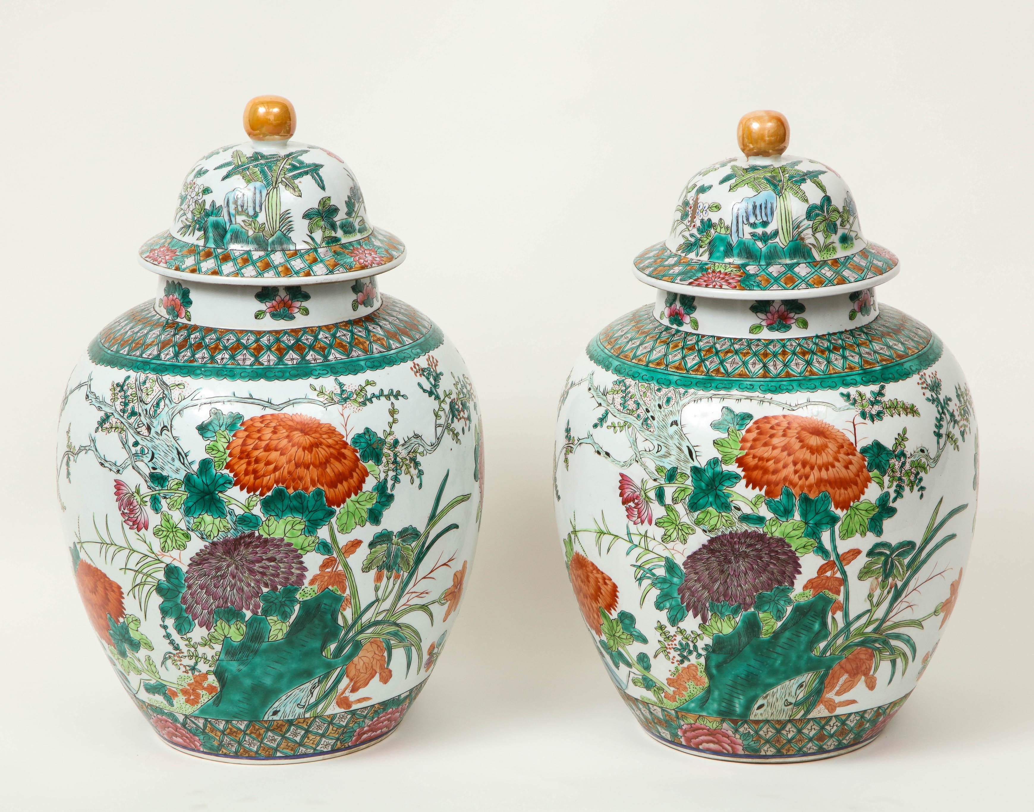 Decorated with tree peonies in full bloom in coral and aubergine. With a lid surmounted by a gilt ball finial. With mark to underside.