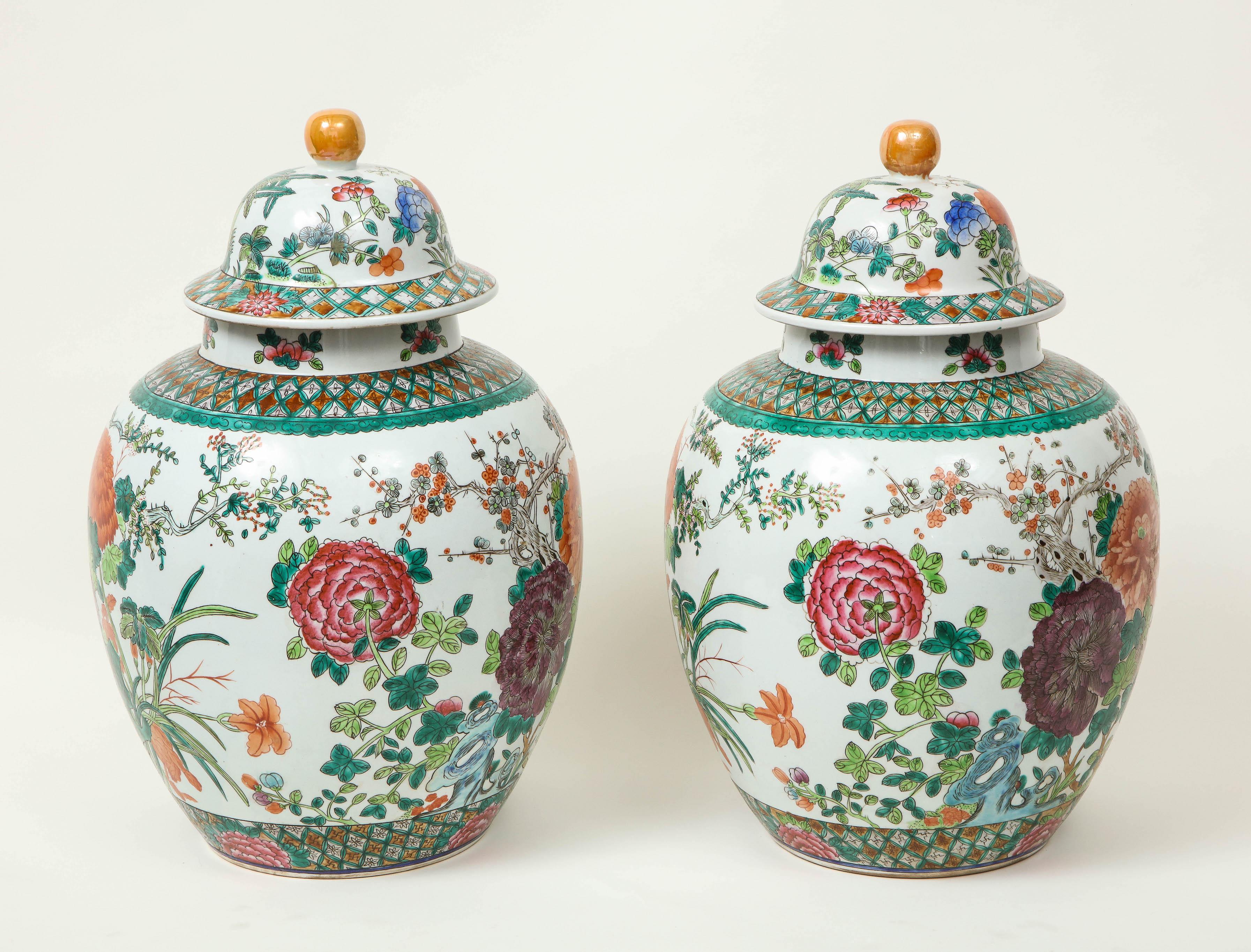 Large Pair of Chinese Porcelain Famille Verte Covered Jars In Good Condition In New York, NY