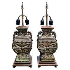 Großes Paar chinesischer Verdigris-Bronze-Tischlampen