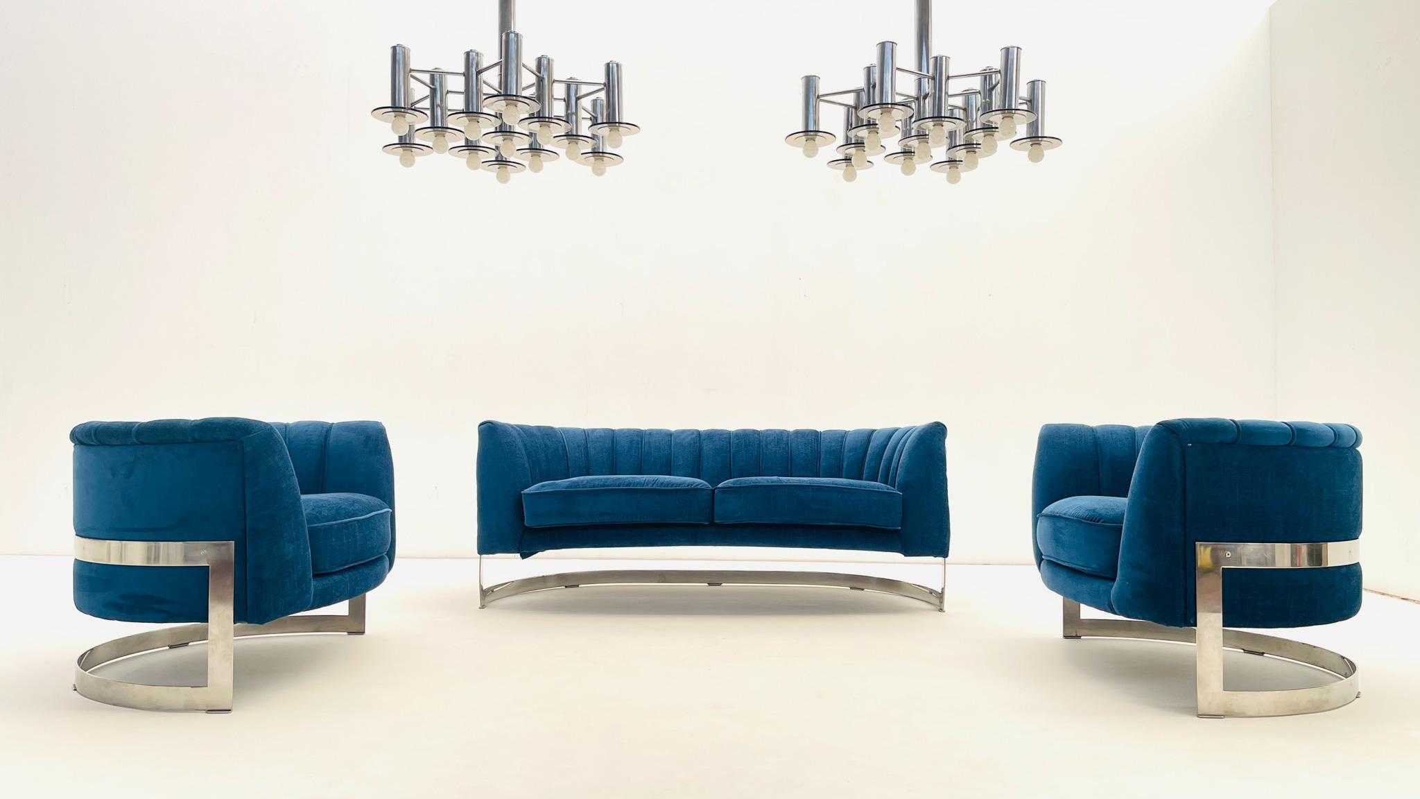Coppia di lampadari Chrome di grandi dimensioni con vetro fumé in vendita 4