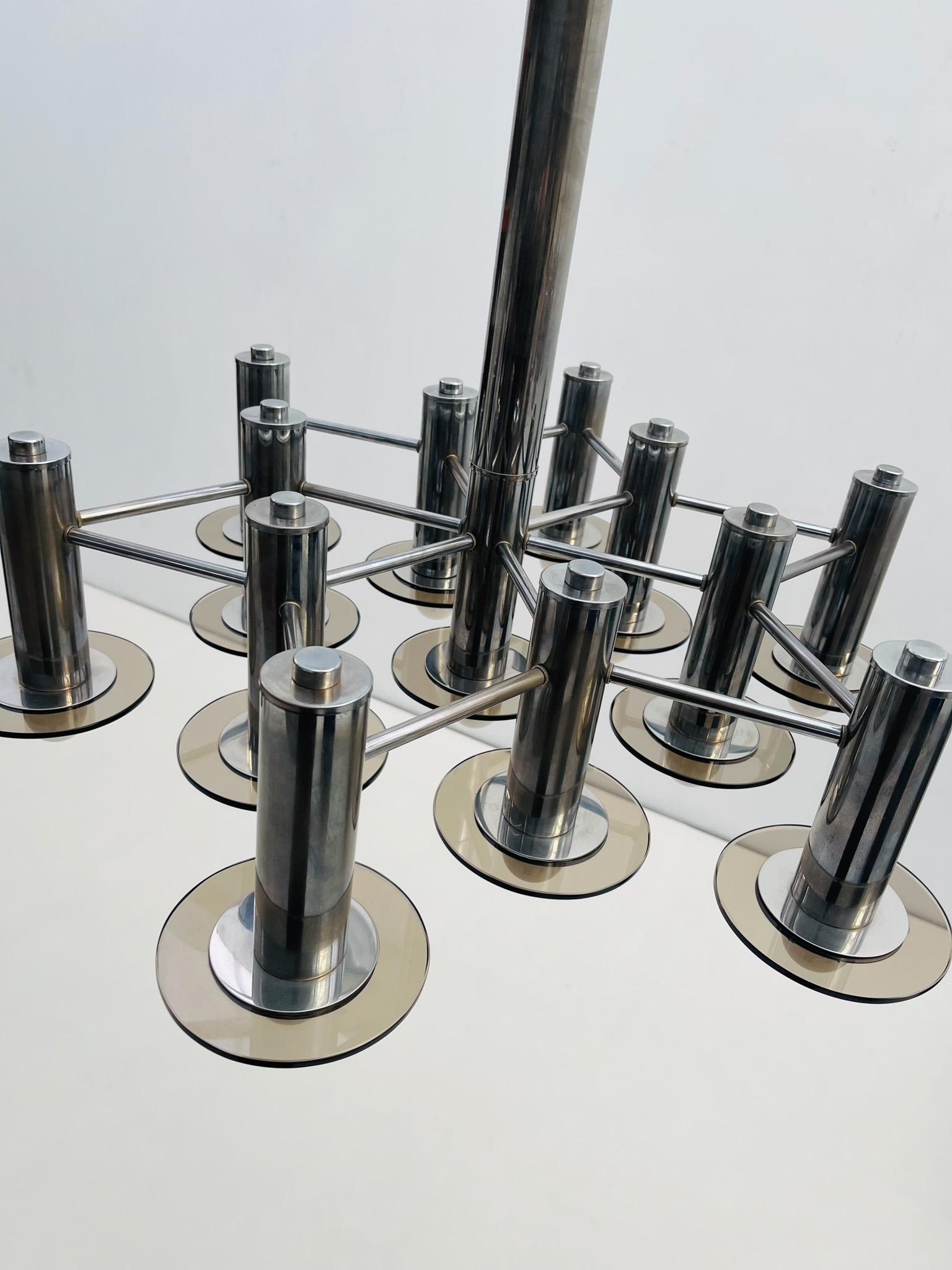 Coppia di lampadari Chrome di grandi dimensioni con vetro fumé In condizioni buone in vendita a Brussels, BE