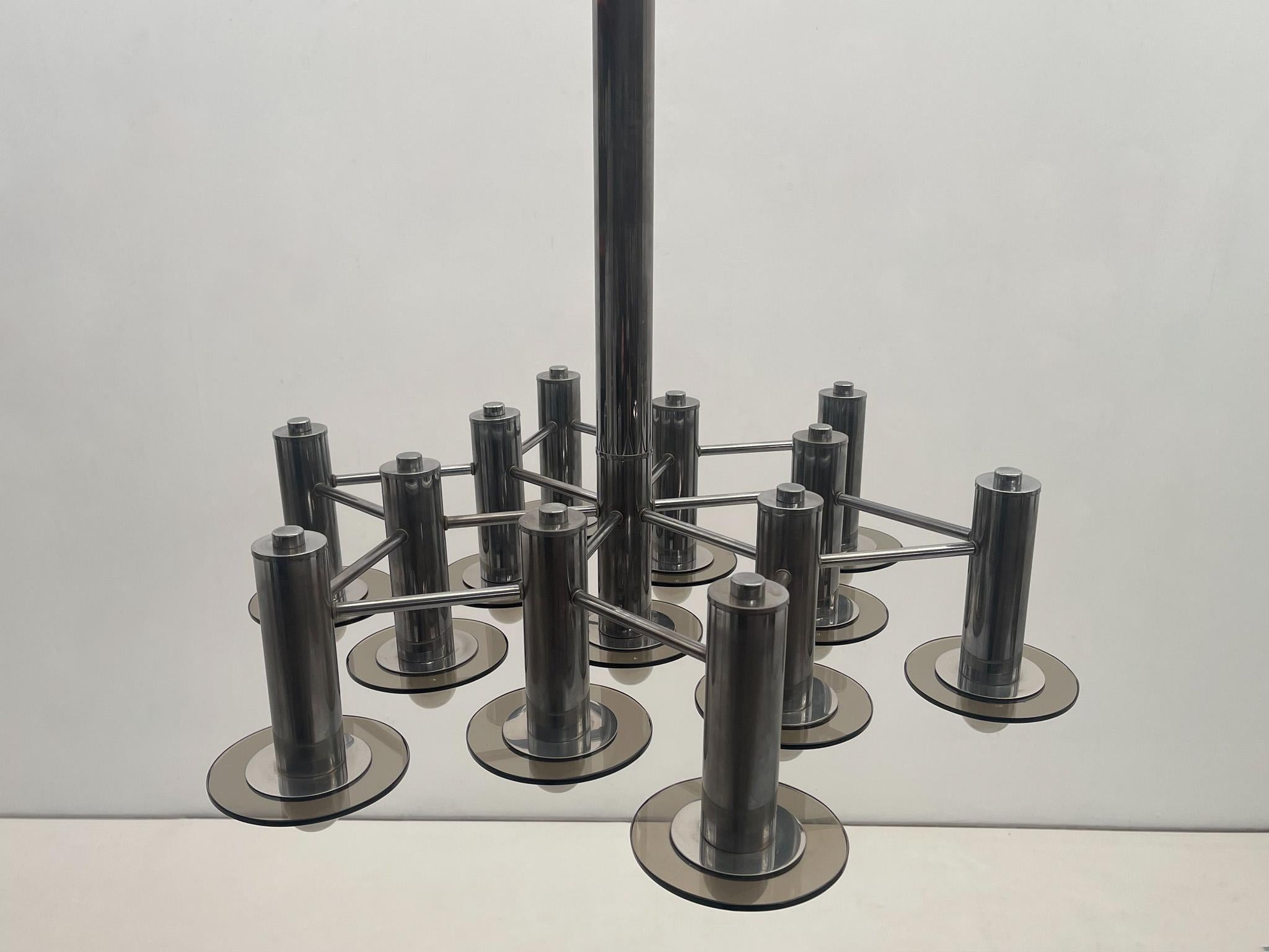 Vetro fumé Coppia di lampadari Chrome di grandi dimensioni con vetro fumé in vendita