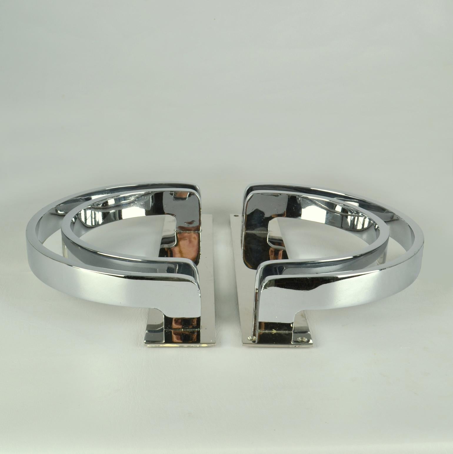 Art Deco double door handles in chrome for single doors on both sides. They each consist of two curved semi circles, inner and outer bars, which are connected to a plate. The Art Deco door handles are a classic of their time, bold in sculptural and