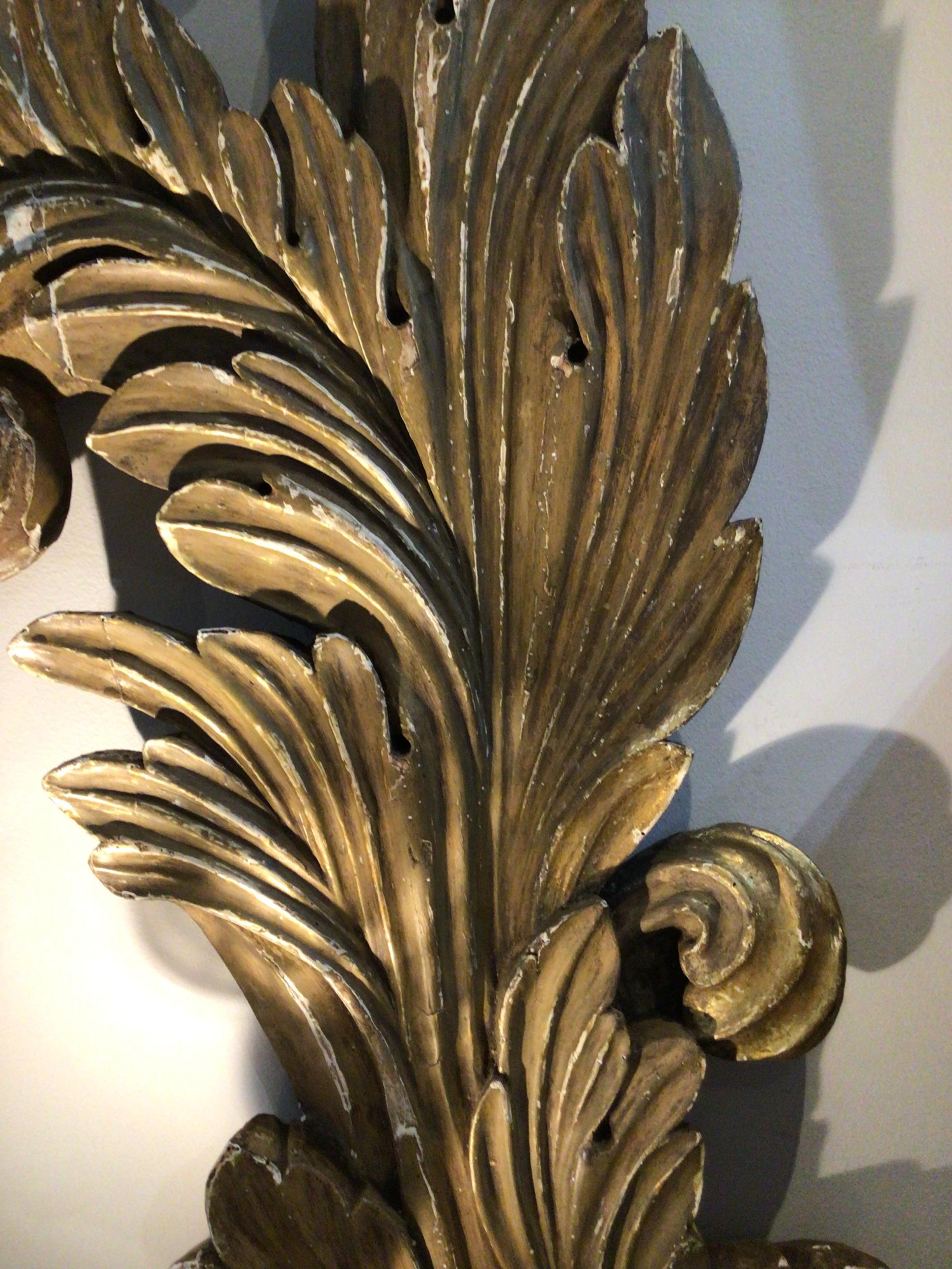 Grande paire de sculptures peintes baroques suédoises à volutes datant de la fin du XIXe siècle en vente 3