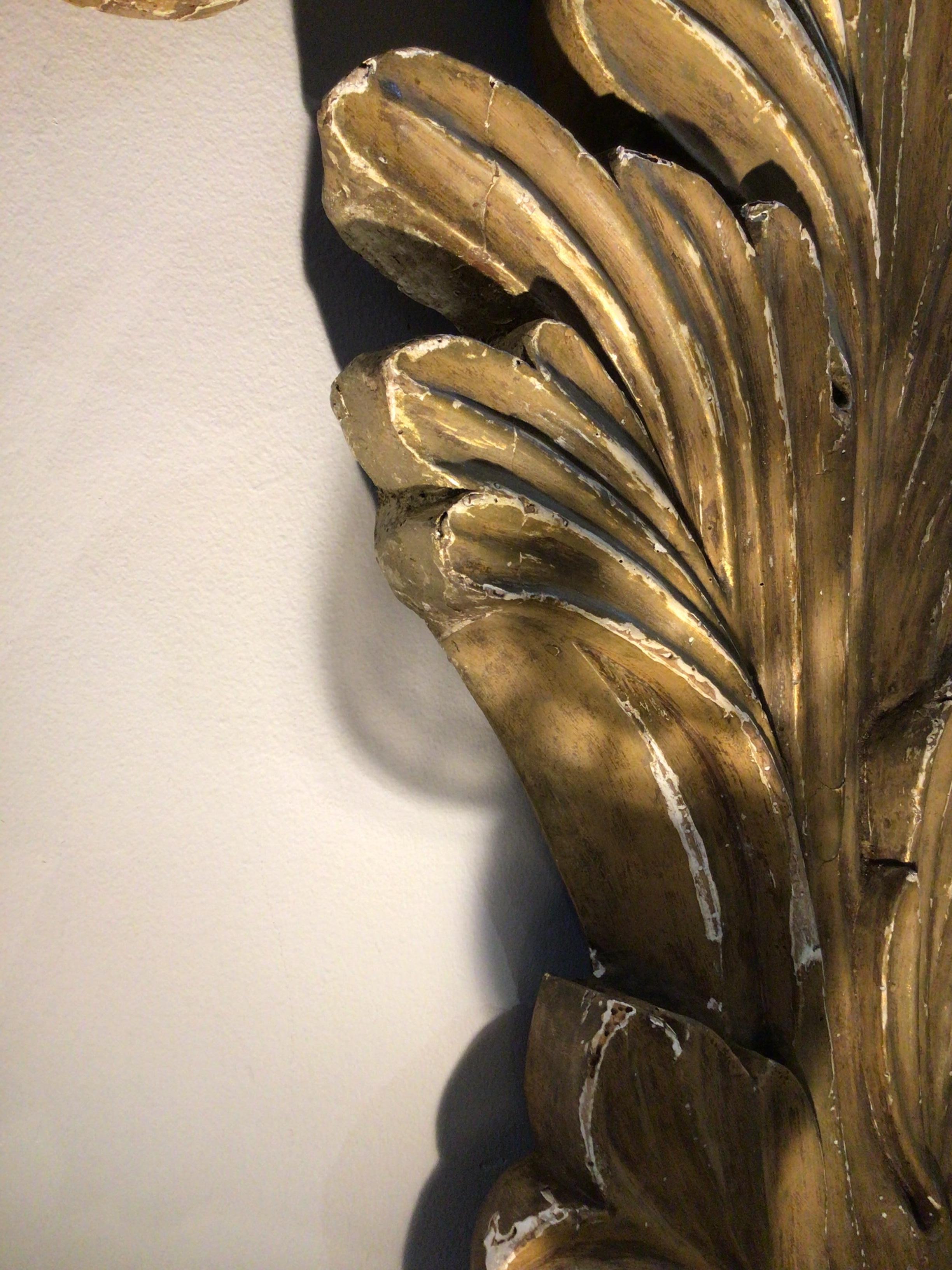 Grande paire de sculptures peintes baroques suédoises à volutes datant de la fin du XIXe siècle en vente 4