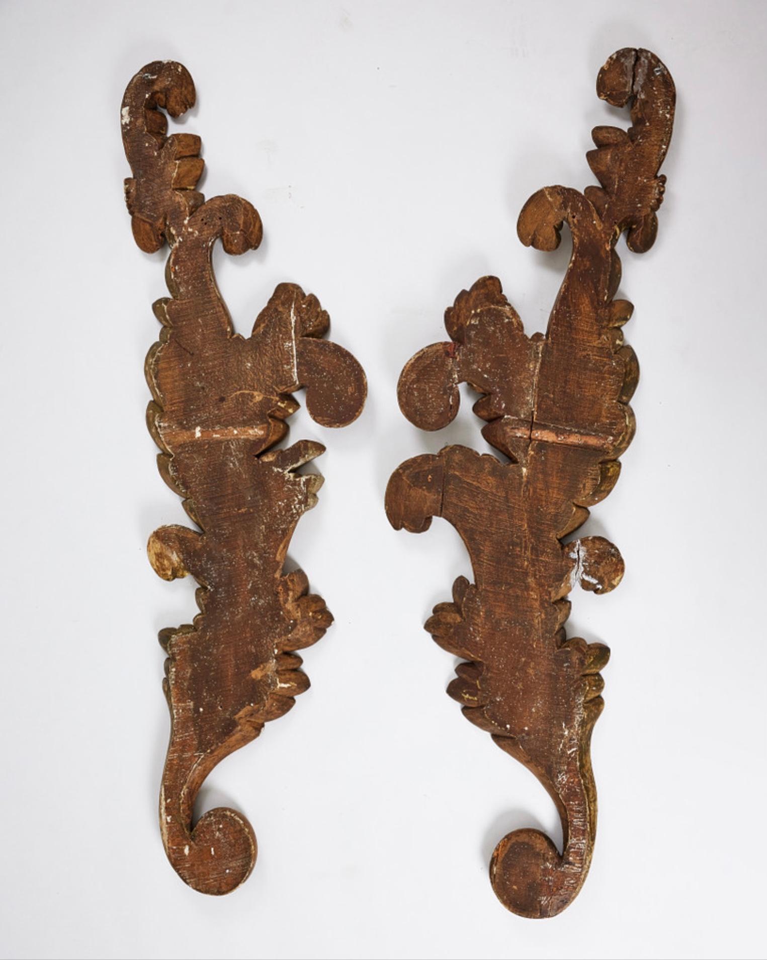 Large pair of circa 19th century Baroque Swedish scrolled painted carvings In Good Condition For Sale In London, GB