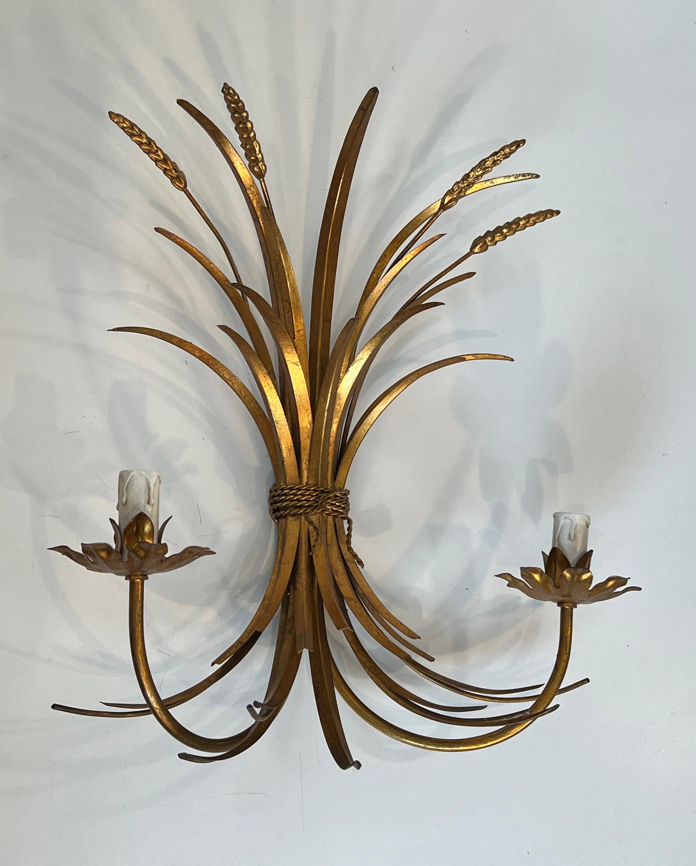 Gran Pareja de Apliques de Orejas de Trigo en Metal Dorado Canal Coco Francés en venta