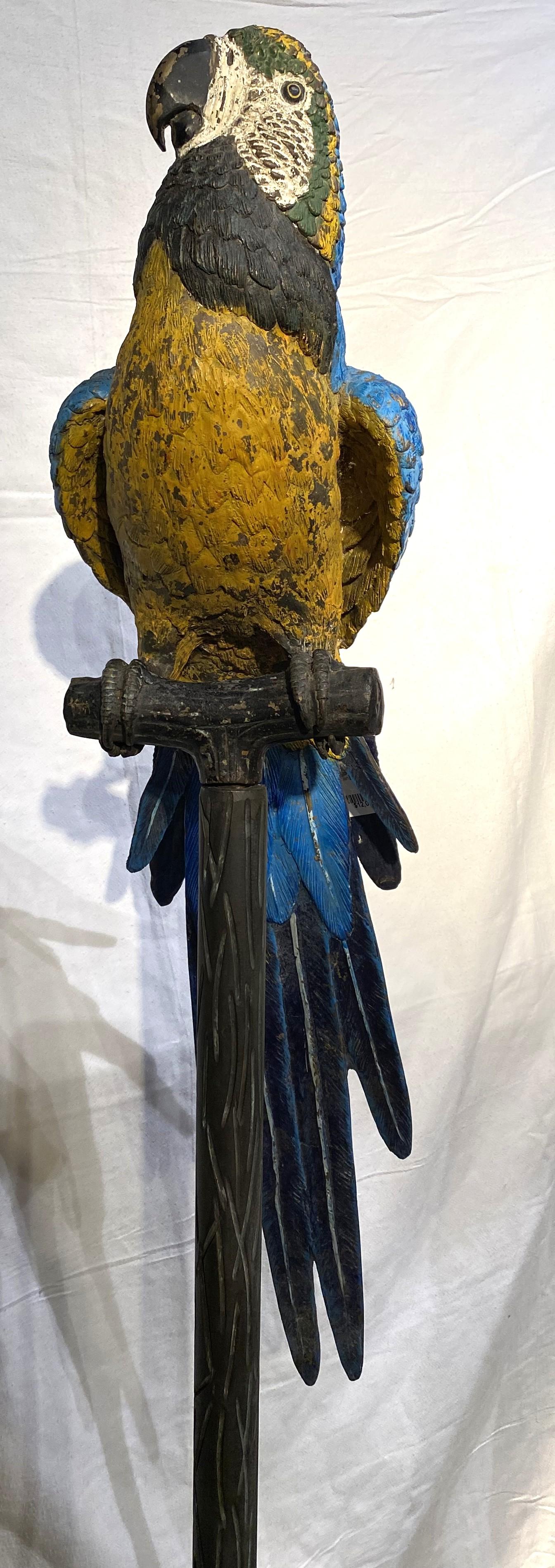 Grande coppia di pappagalli austriaci in bronzo dipinti a freddo su supporto in finto bois in vendita 5