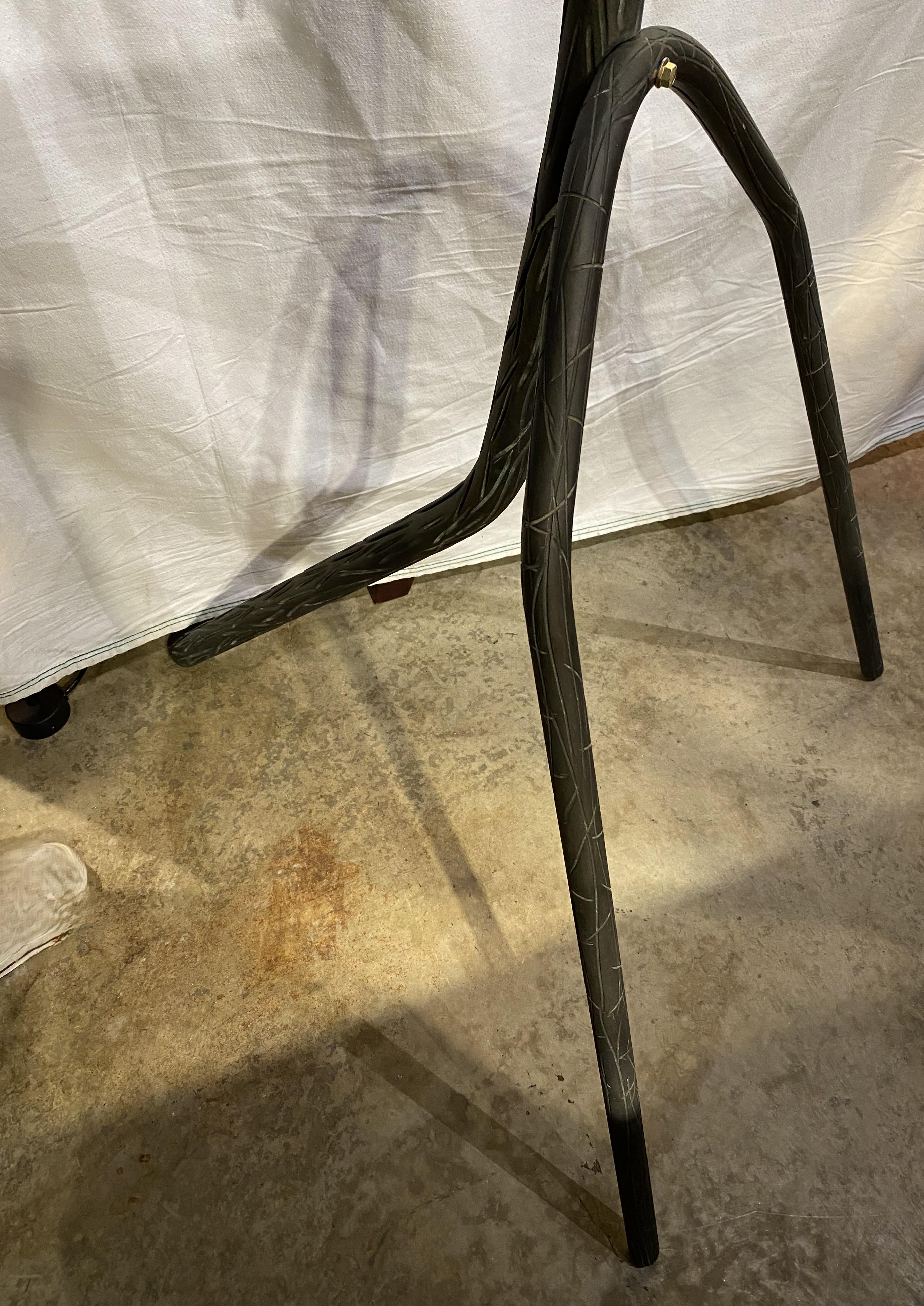 Grande coppia di pappagalli austriaci in bronzo dipinti a freddo su supporto in finto bois in vendita 11