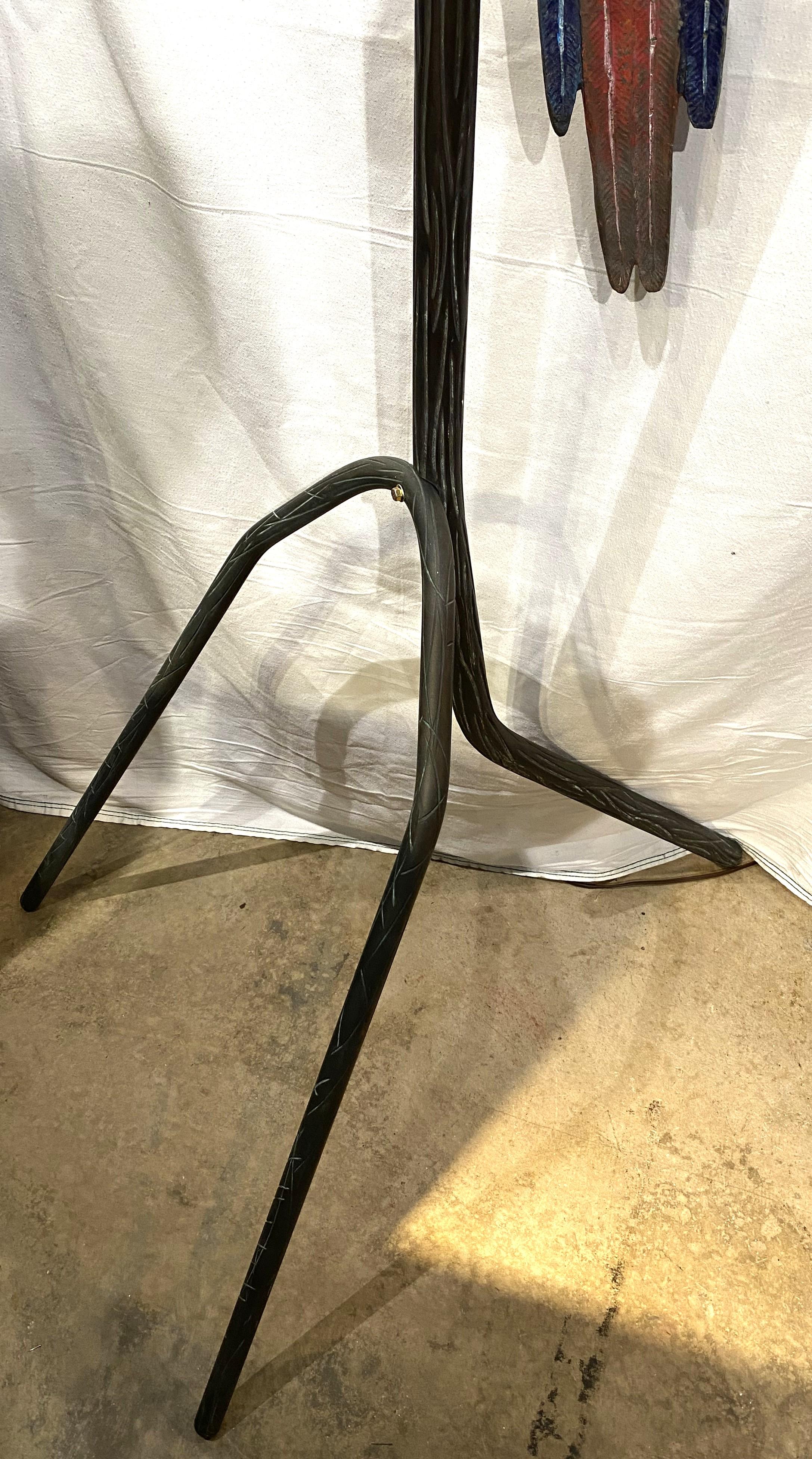 Grande coppia di pappagalli austriaci in bronzo dipinti a freddo su supporto in finto bois in vendita 2