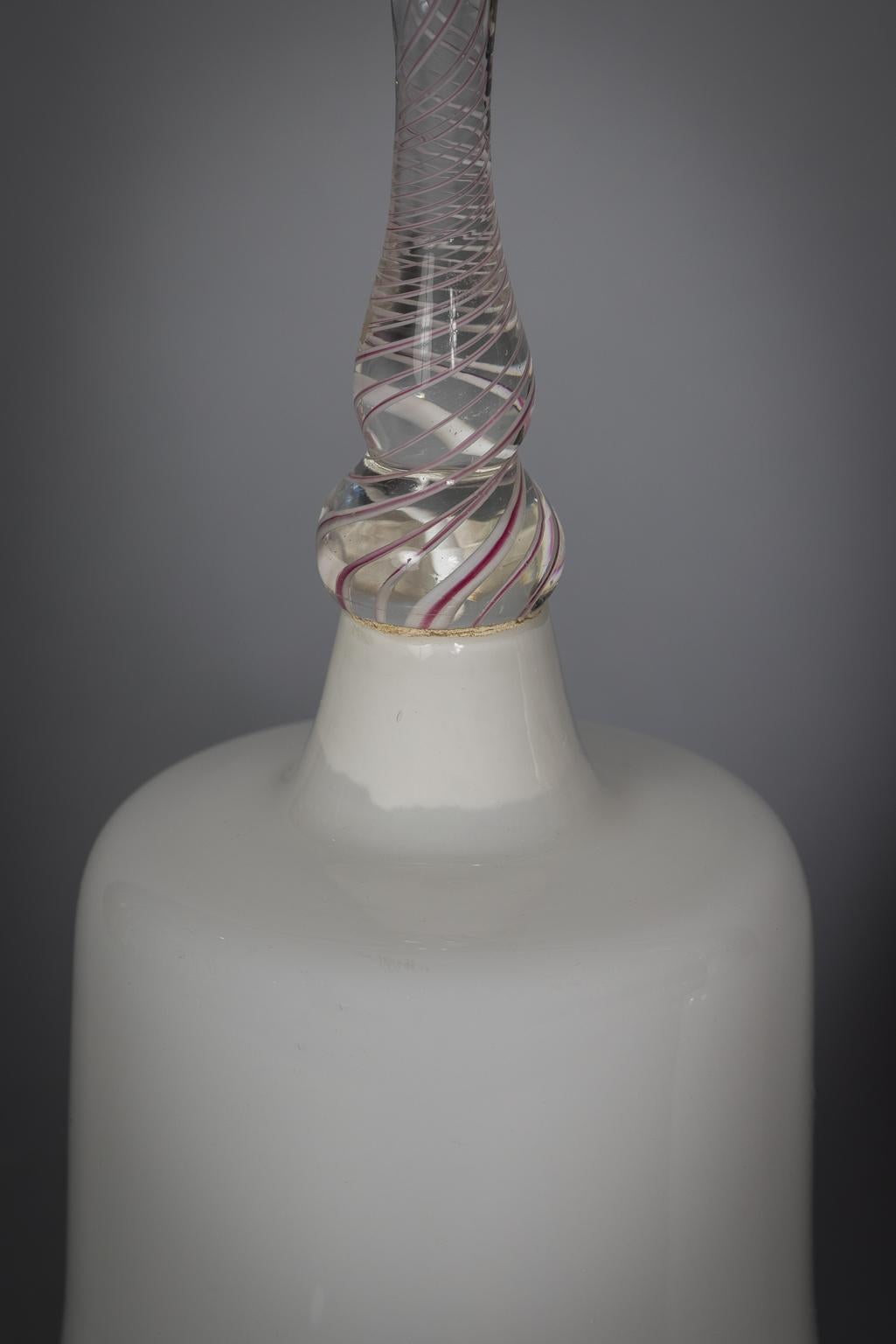 Grande paire de cloches à main continentales en verre blanc et transparent, vers 1880 Bon état - En vente à New York, NY