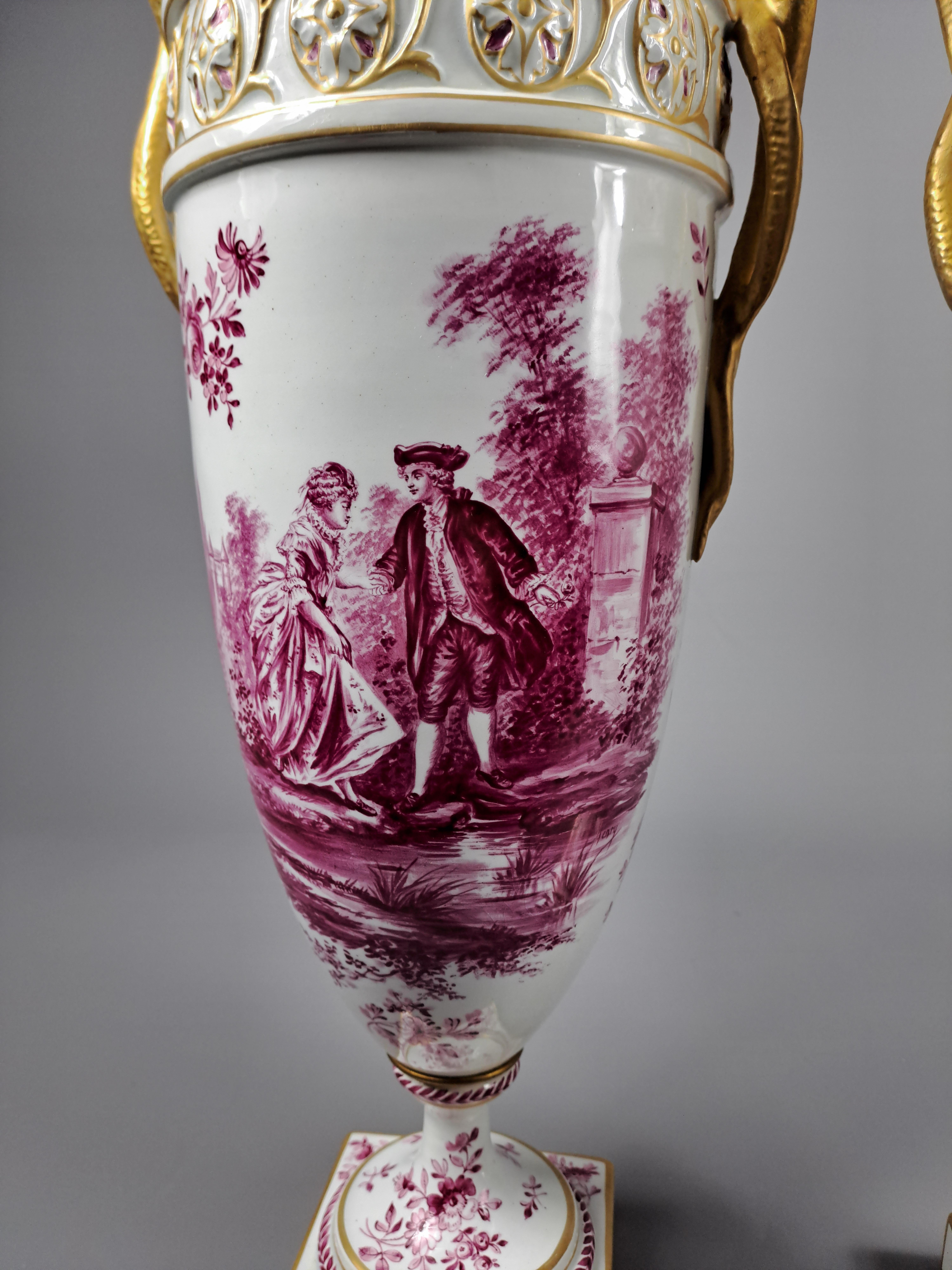 Allemand Grande paire de vases couverts en porcelaine de Damm d'Aschaffenburg en vente