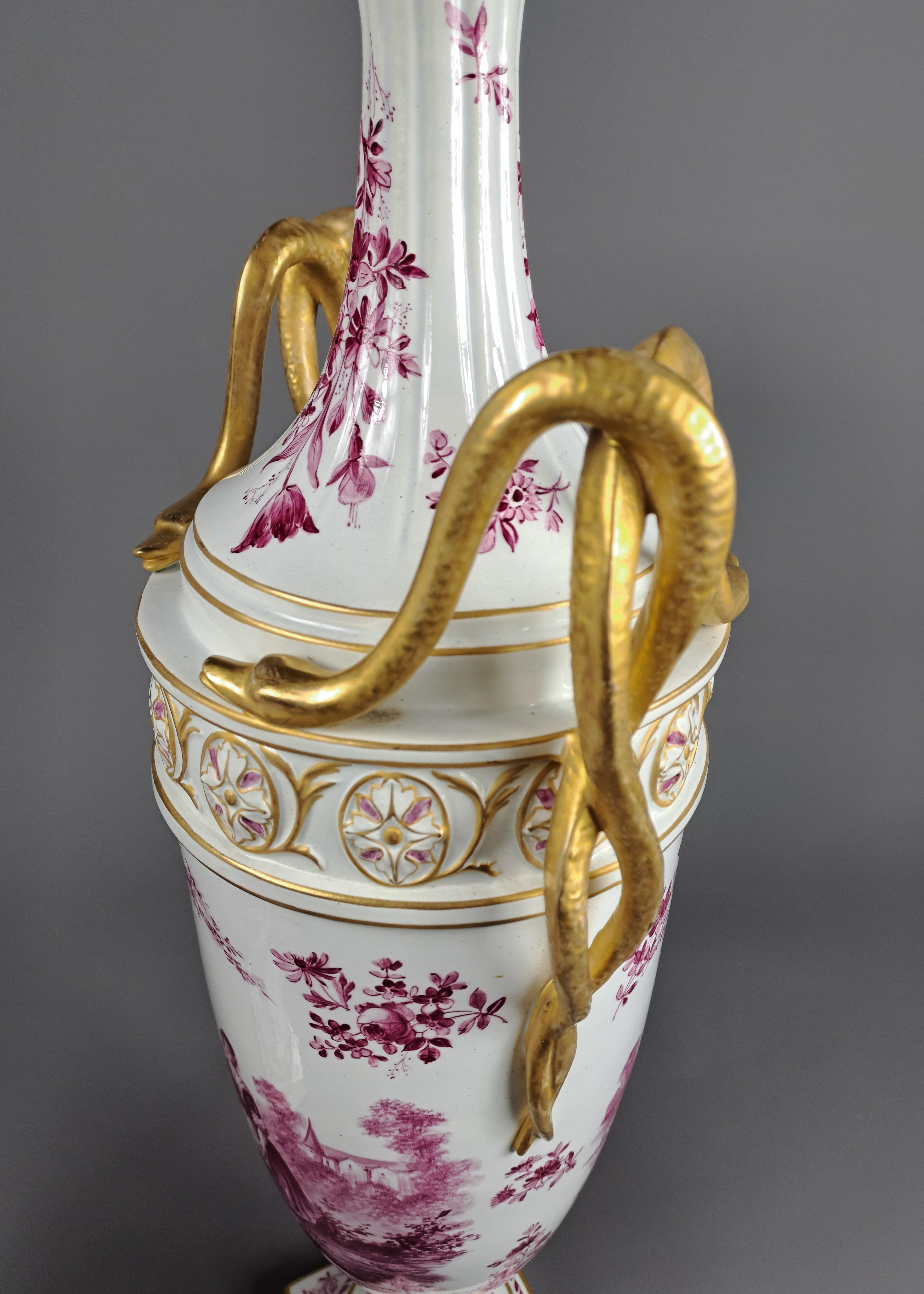 XIXe siècle Grande paire de vases couverts en porcelaine de Damm d'Aschaffenburg en vente