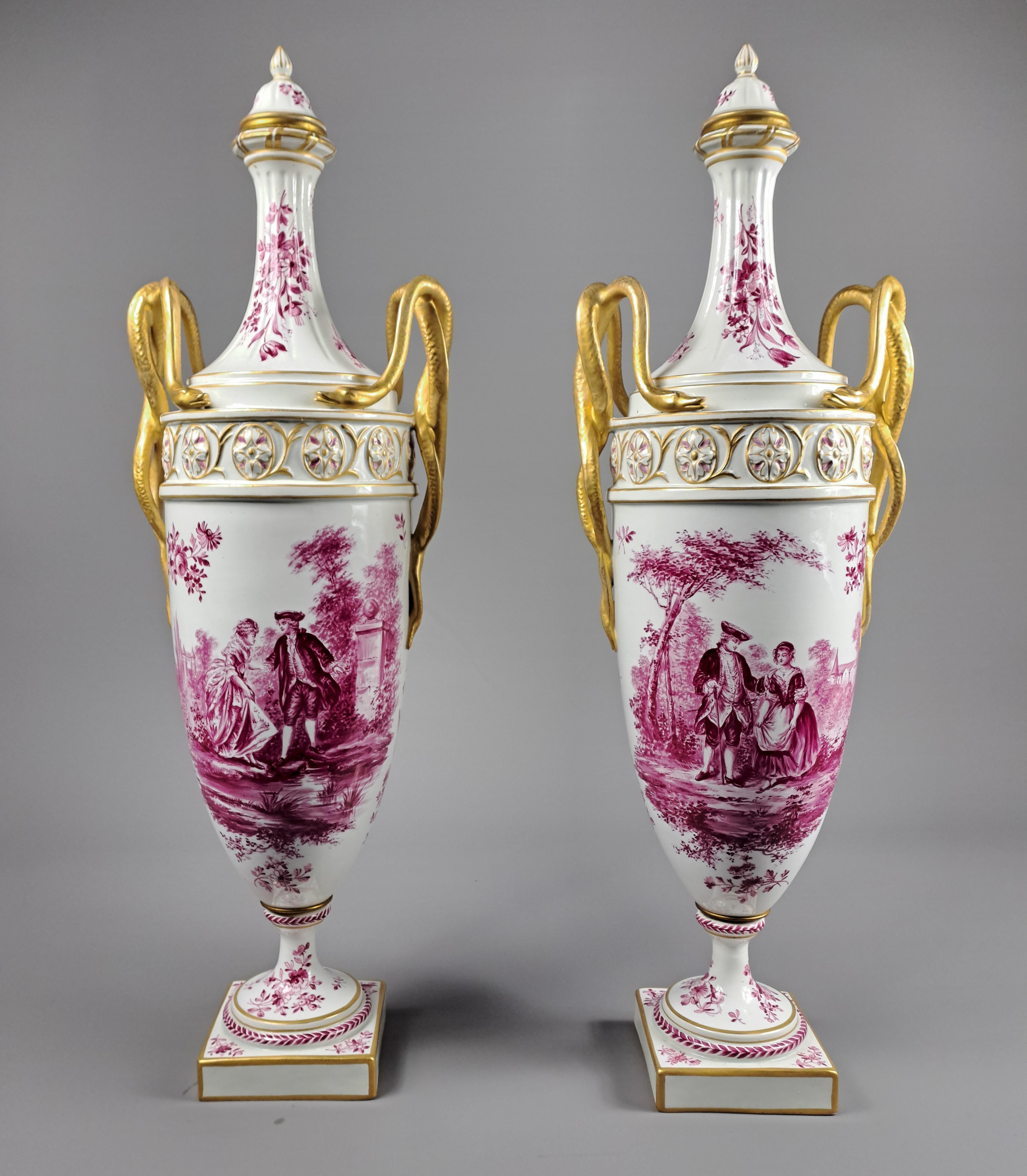 Porcelaine Grande paire de vases couverts en porcelaine de Damm d'Aschaffenburg en vente