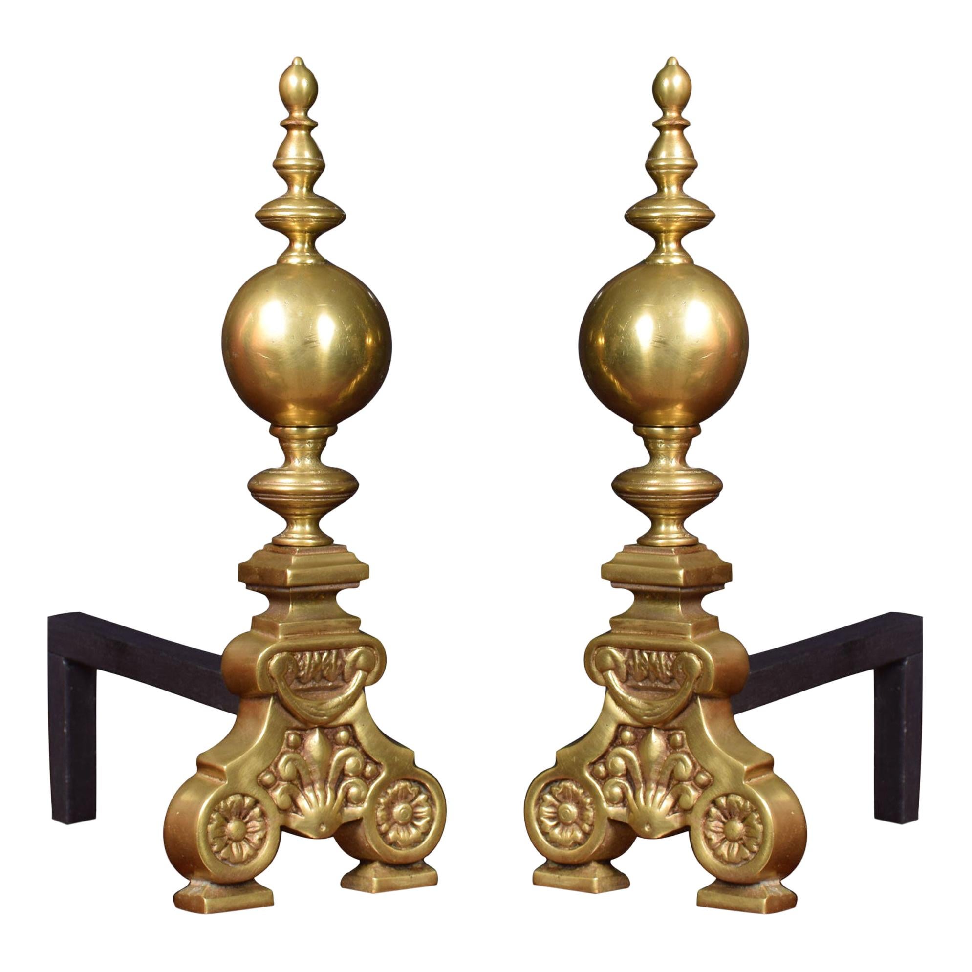 Grande paire de chiens de feu de style baroque néerlandais en laiton en vente