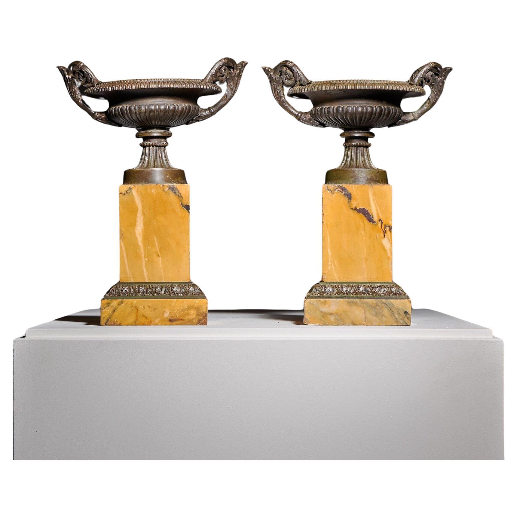 Großes Paar französischer Grand Tour-Tazza-Bronze und Siena-Marmor aus dem frühen 19. Jahrhundert im Angebot