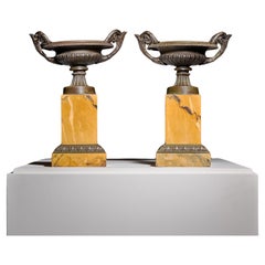 Grande coppia di tazze in bronzo e marmo di Siena del Grand Tour francese del primo Ottocento