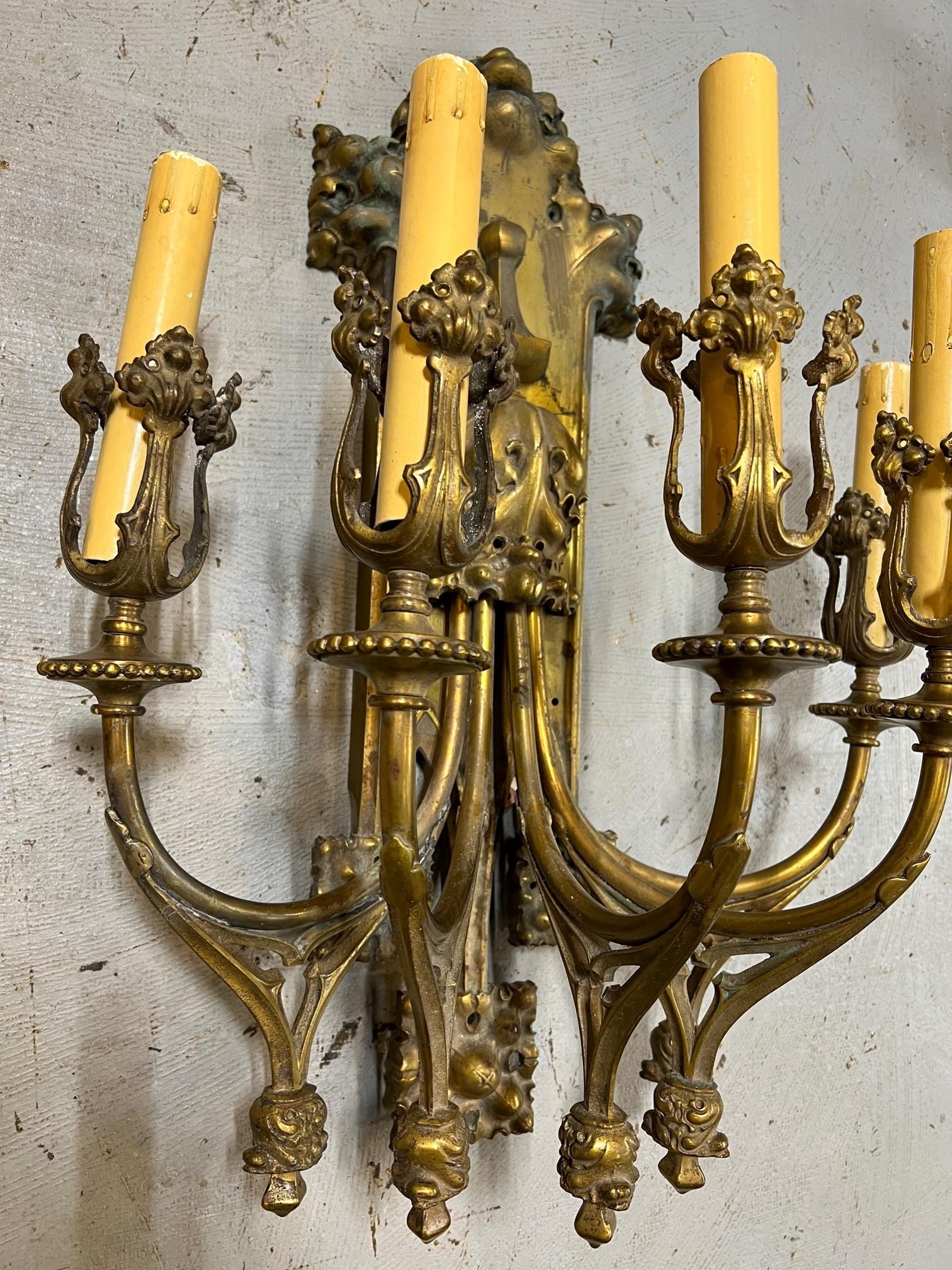 Bronze Grande paire d'appliques gothiques en bronze ancien du début du XXe siècle en vente