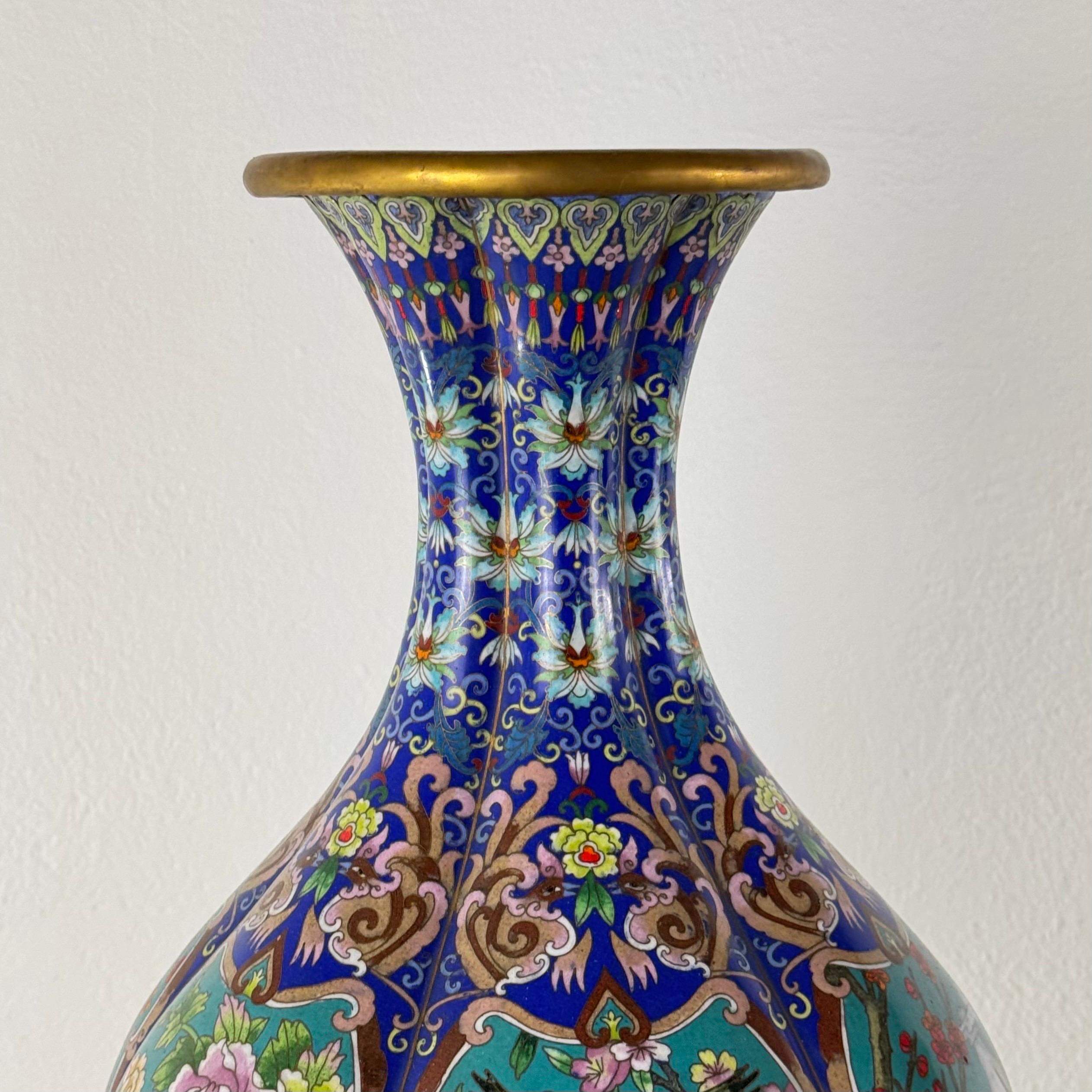 Cloisonné Grande paire de vases cloisonnés chinois du début du 20e siècle, années 1910 en vente