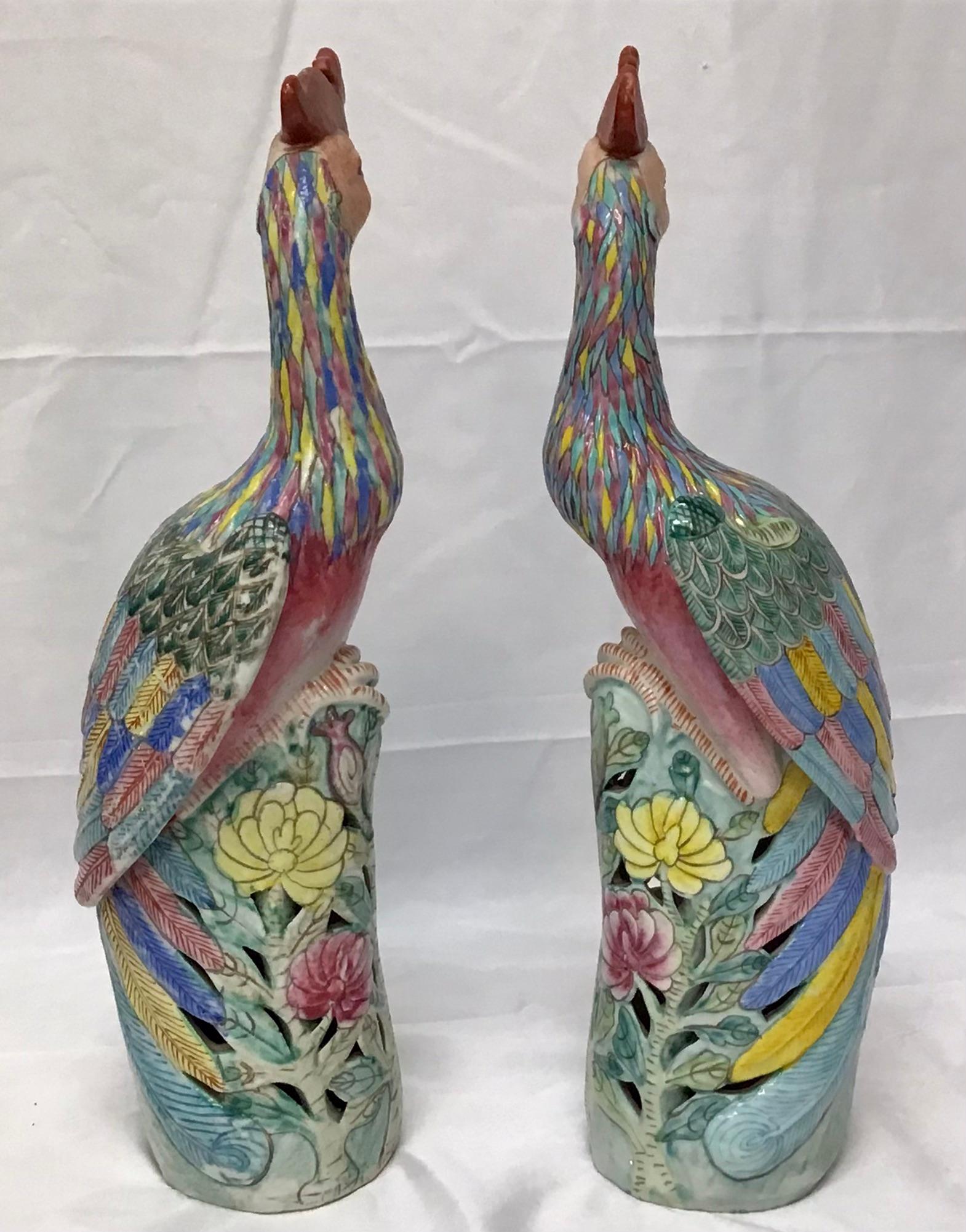 Large Pair of Early 20th Century Chinese Export Polychrome Porcelain Roosters In Good Condition For Sale In Bradenton, FL