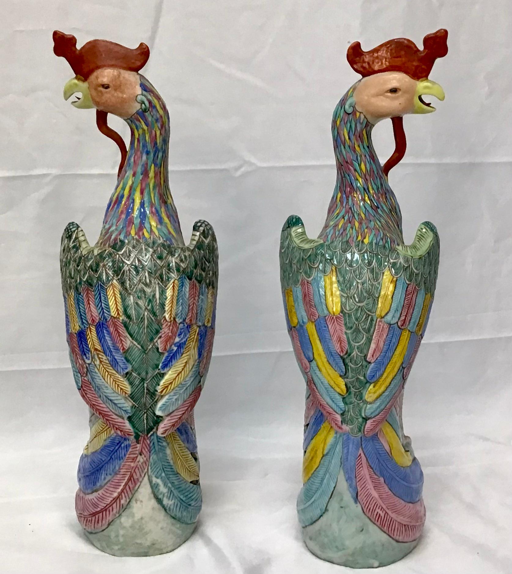 Large Pair of Early 20th Century Chinese Export Polychrome Porcelain Roosters For Sale 1
