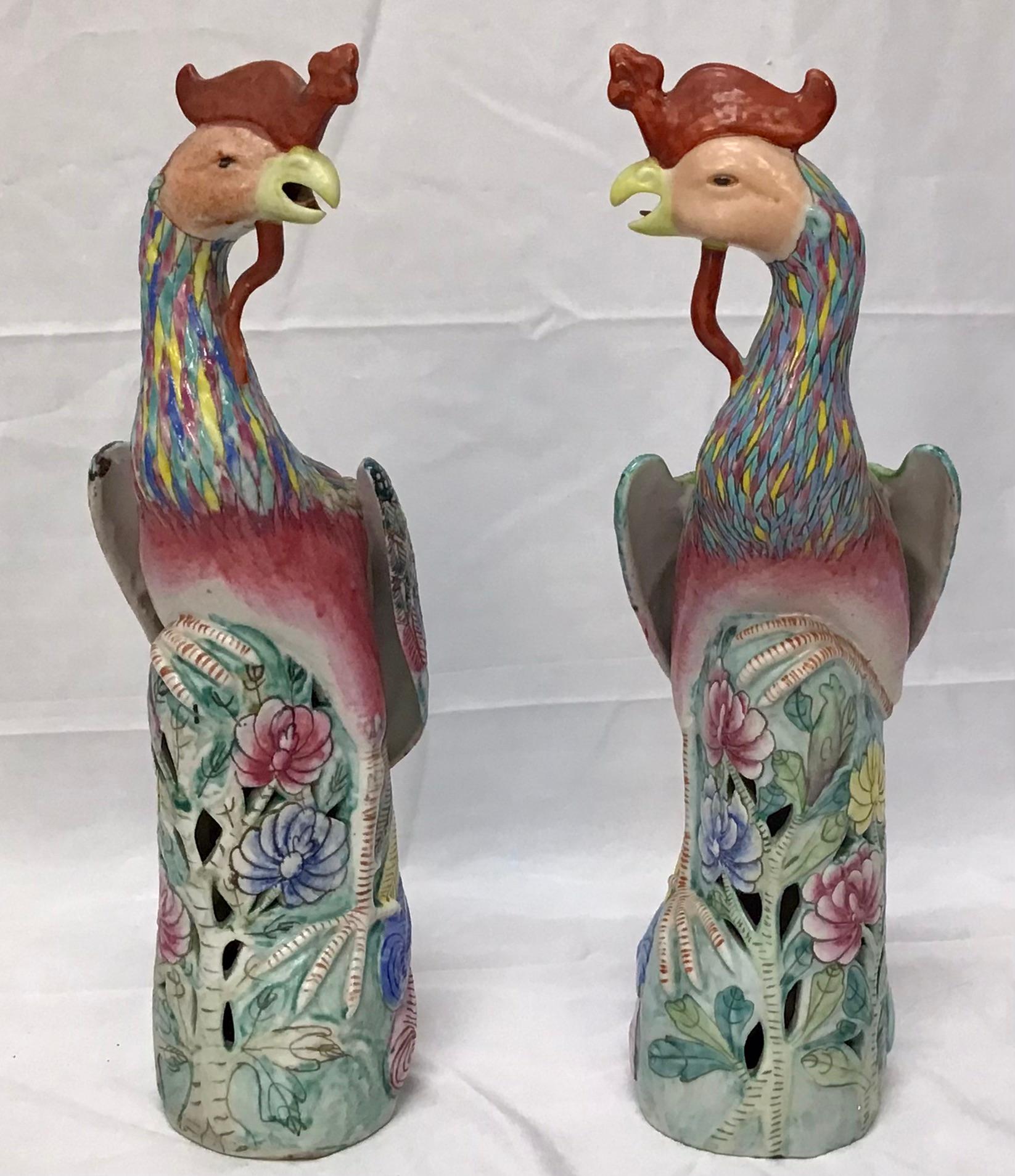 Large Pair of Early 20th Century Chinese Export Polychrome Porcelain Roosters For Sale 5