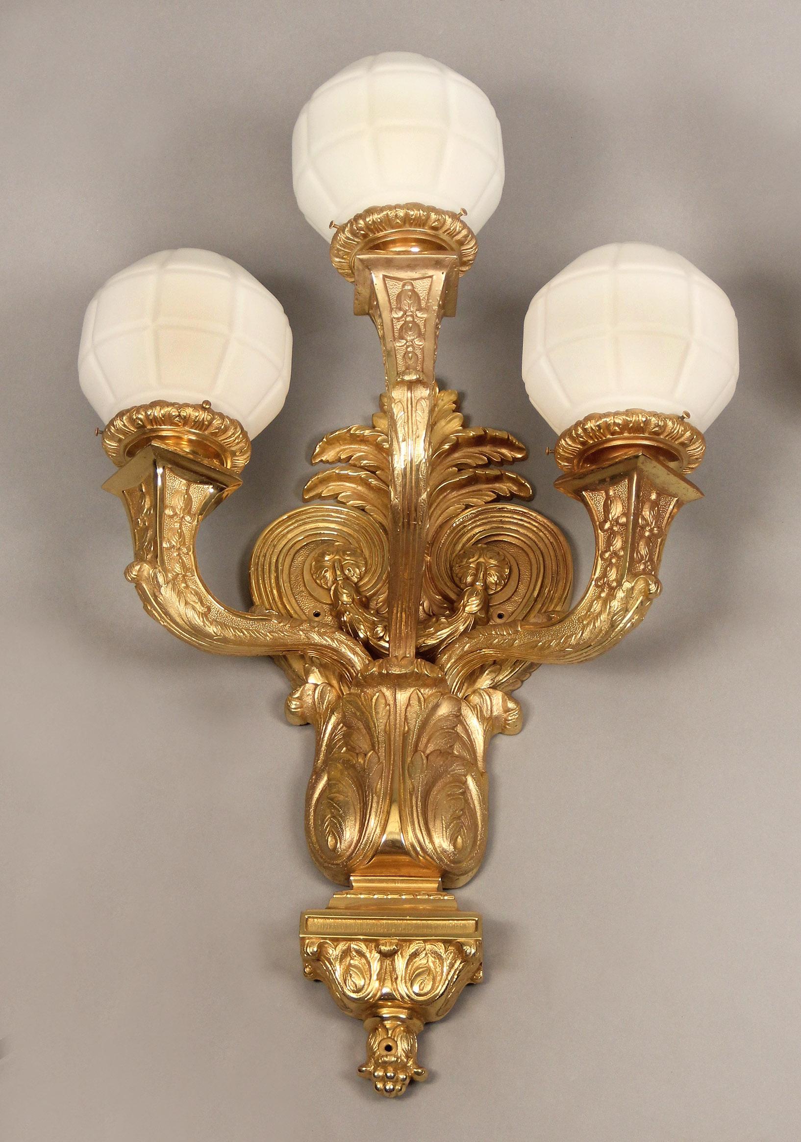 Belle Époque Large Pair of Early 20th Century Gilt Bronze Three-Light Sconces For Sale