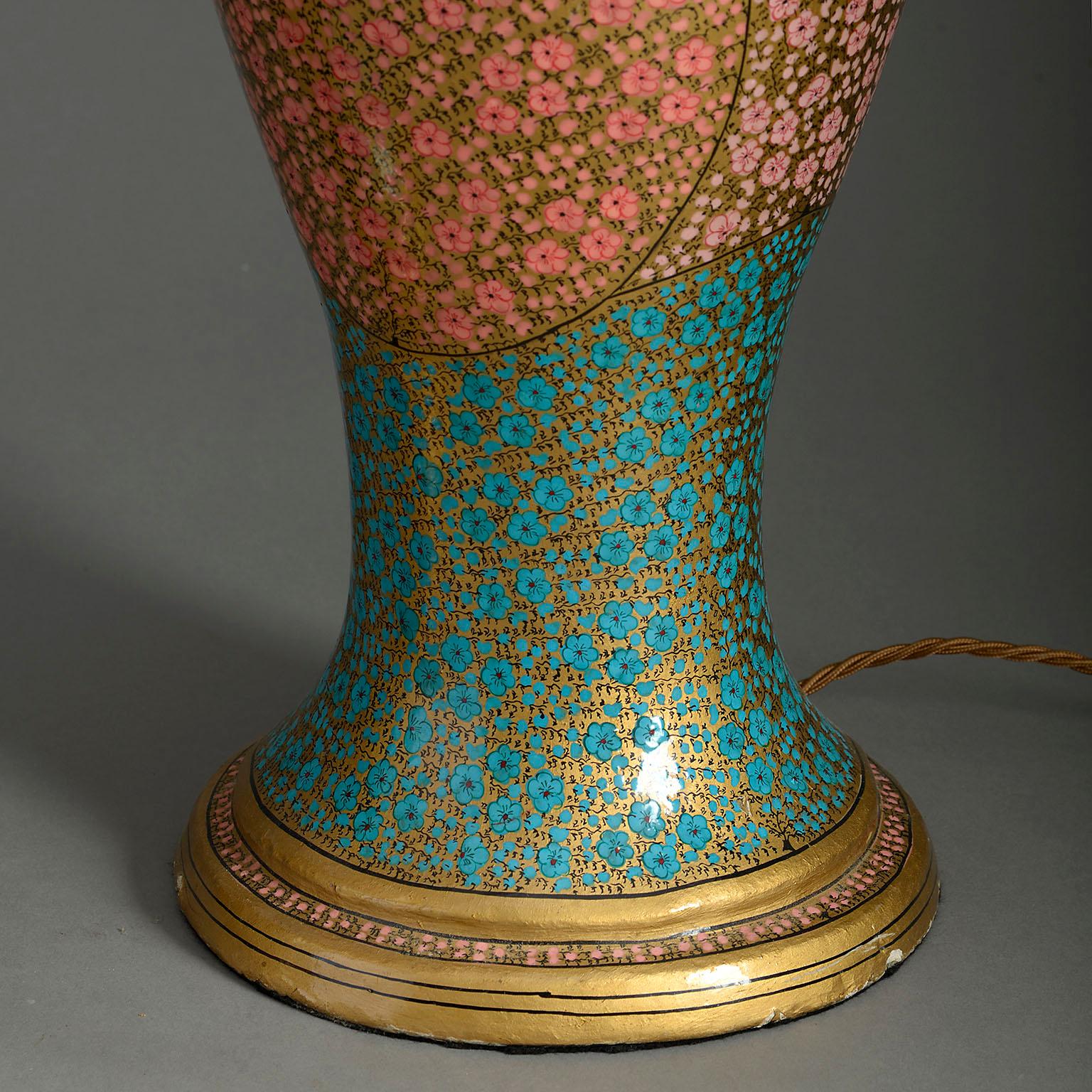 Großes Paar Kaschmir-Lampen des frühen 20. Jahrhunderts (Indisch)