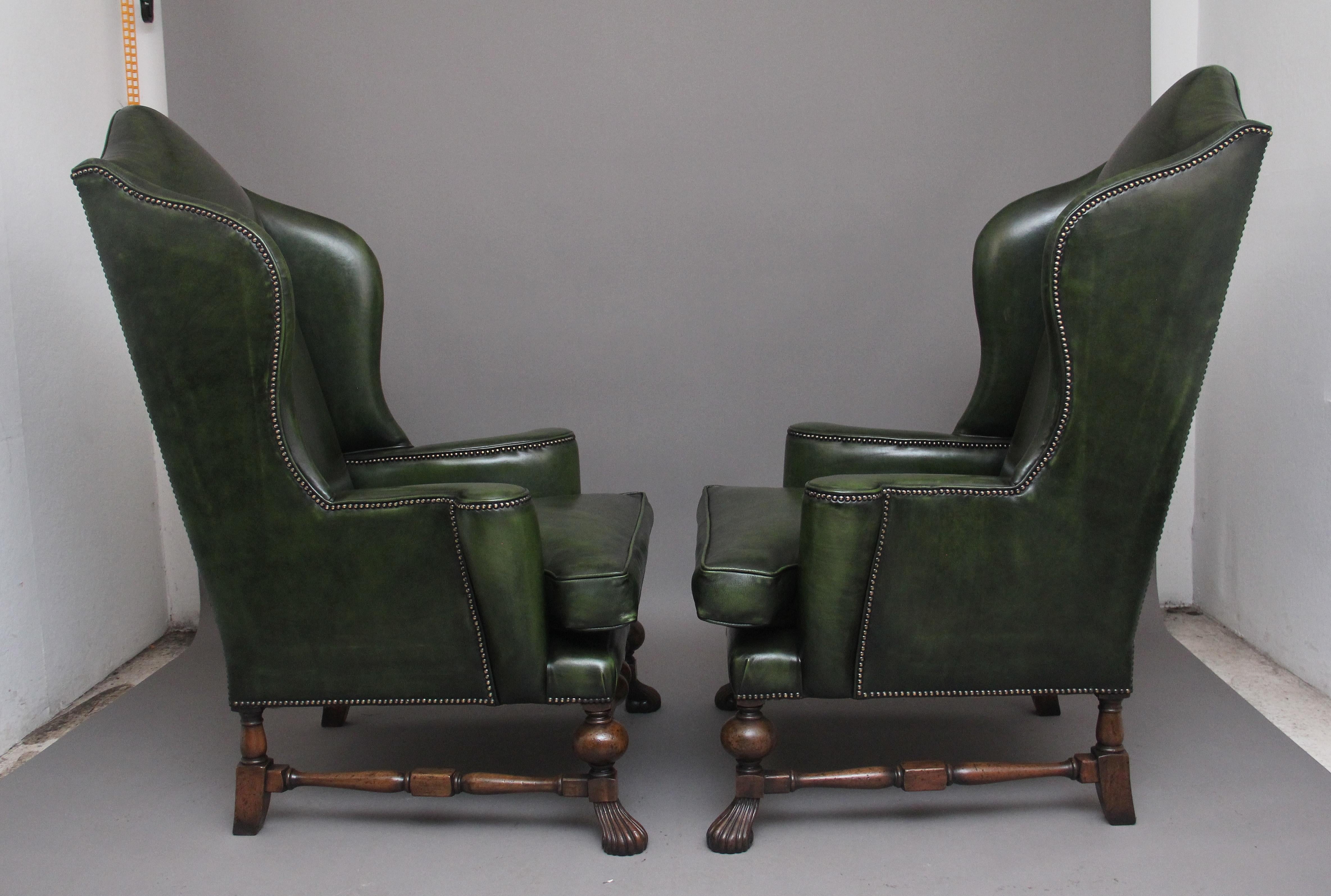 Georgian Large Pair of Early 20th Century Walnut Wingback Armchairs For Sale
