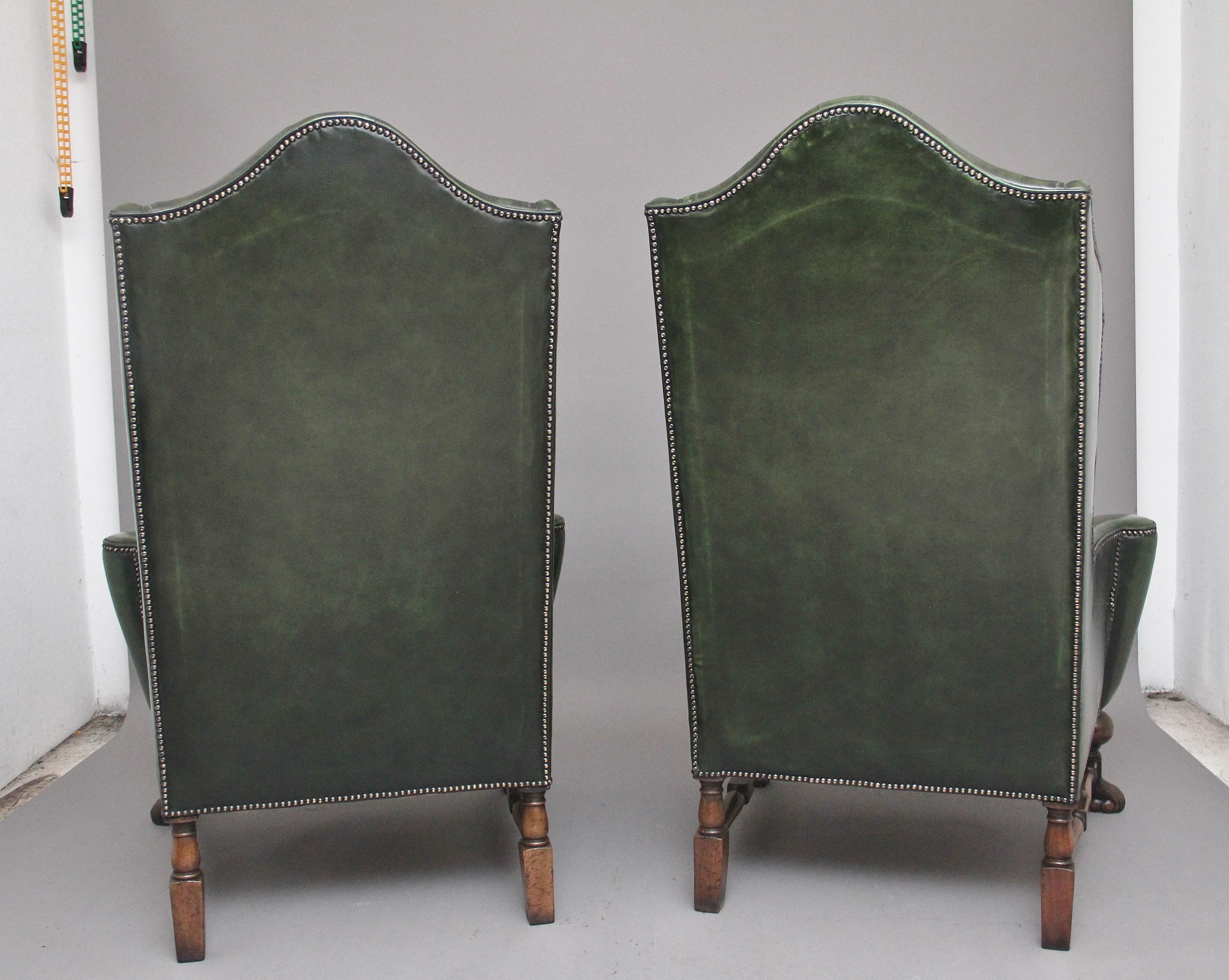 British Large Pair of Early 20th Century Walnut Wingback Armchairs For Sale