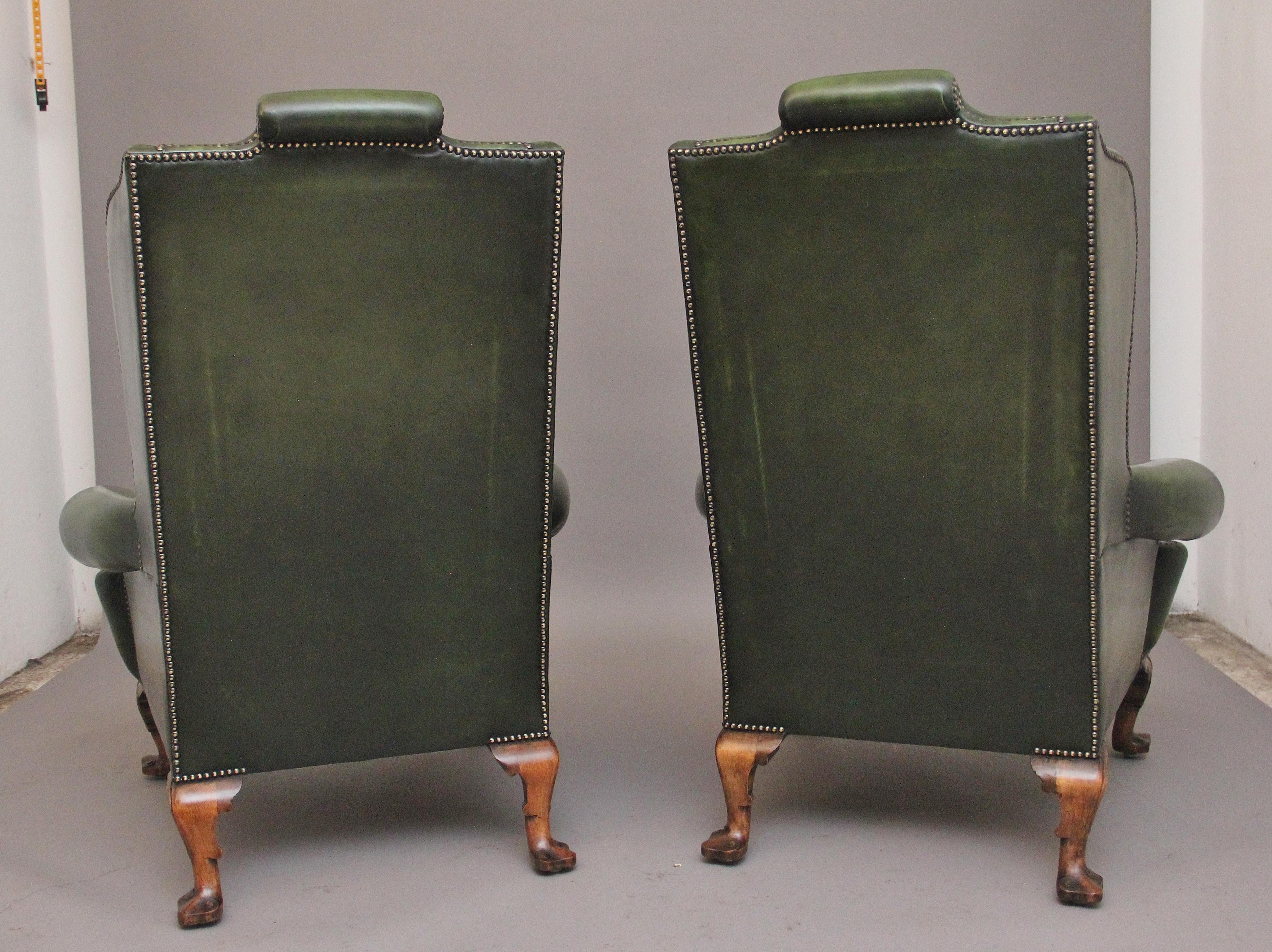 Large pair of early 20th Century walnut wingback armchairs In Good Condition For Sale In Martlesham, GB