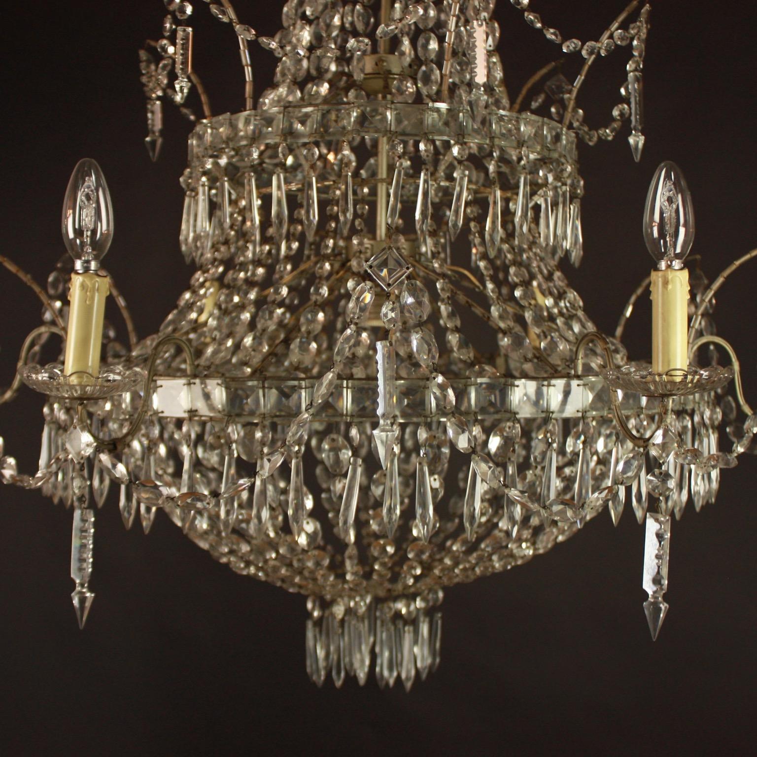 Großes Paar 7-Licht-Kronleuchter im spanischen Empire-Stil mit Kristallschliff (19. Jahrhundert) im Angebot