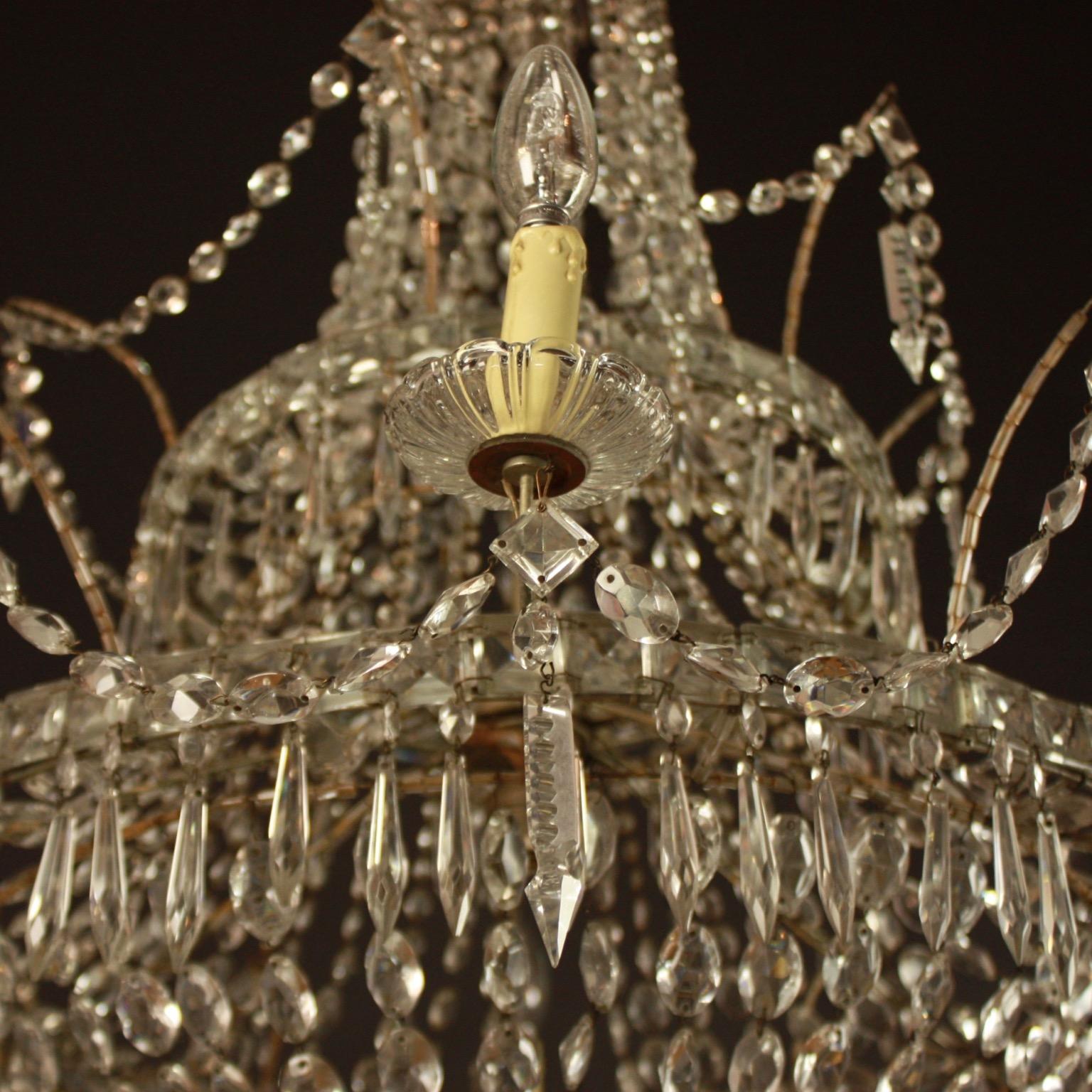 Grande coppia di lampadari a 7 luci con taglio di cristallo in stile Impero spagnolo in vendita 2