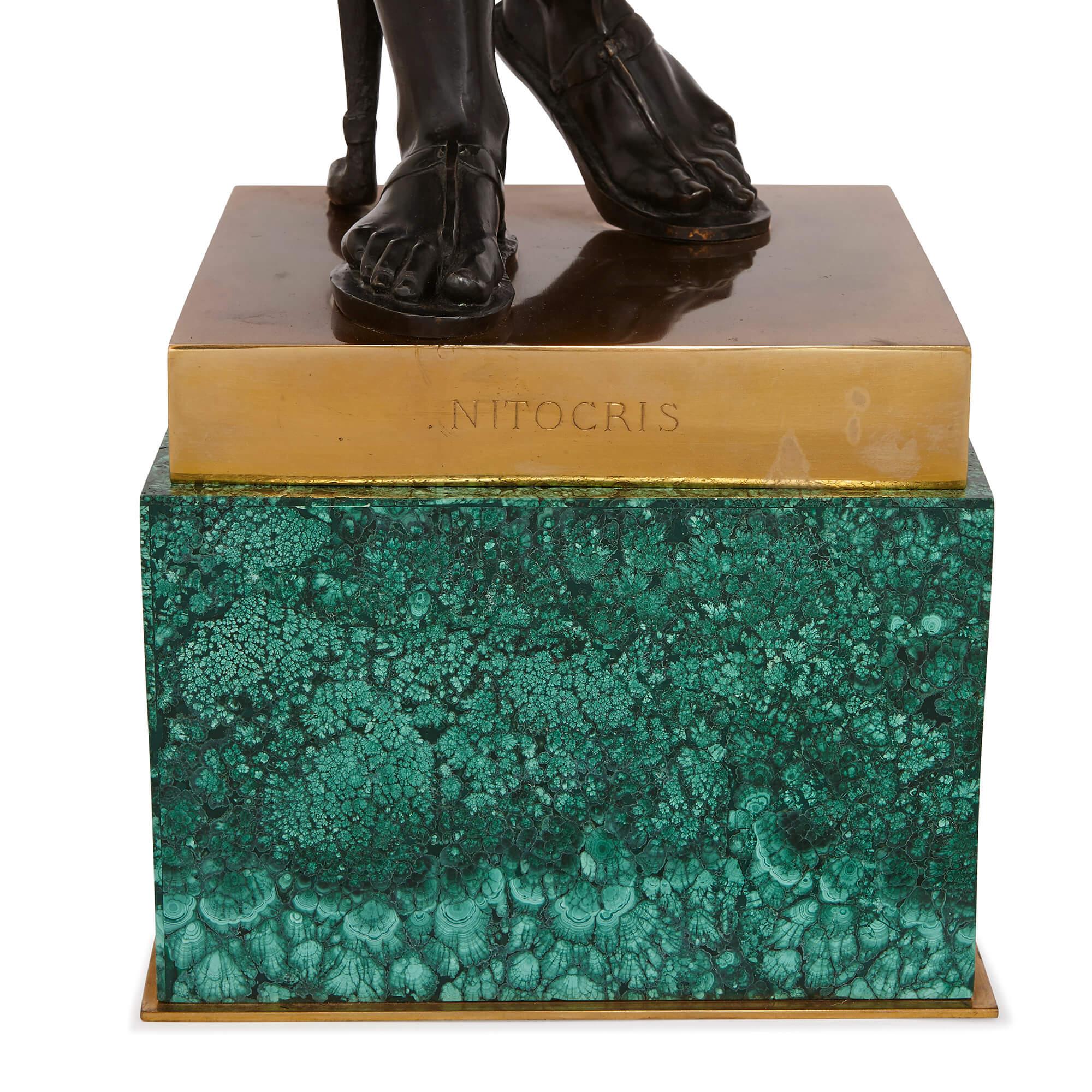 Grande paire de sculptures en bronze patiné de style Empire Bon état - En vente à London, GB