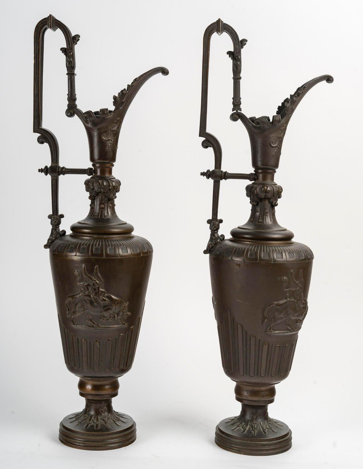 Grande paire d'aiguières en bronze patiné, XIXe siècle, époque Napoléon III.

Paire d'aiguières du XIXe siècle en bronze patiné, d'époque Napoléon III.
H : 62,5cm, L : 20cm, P : 11cm