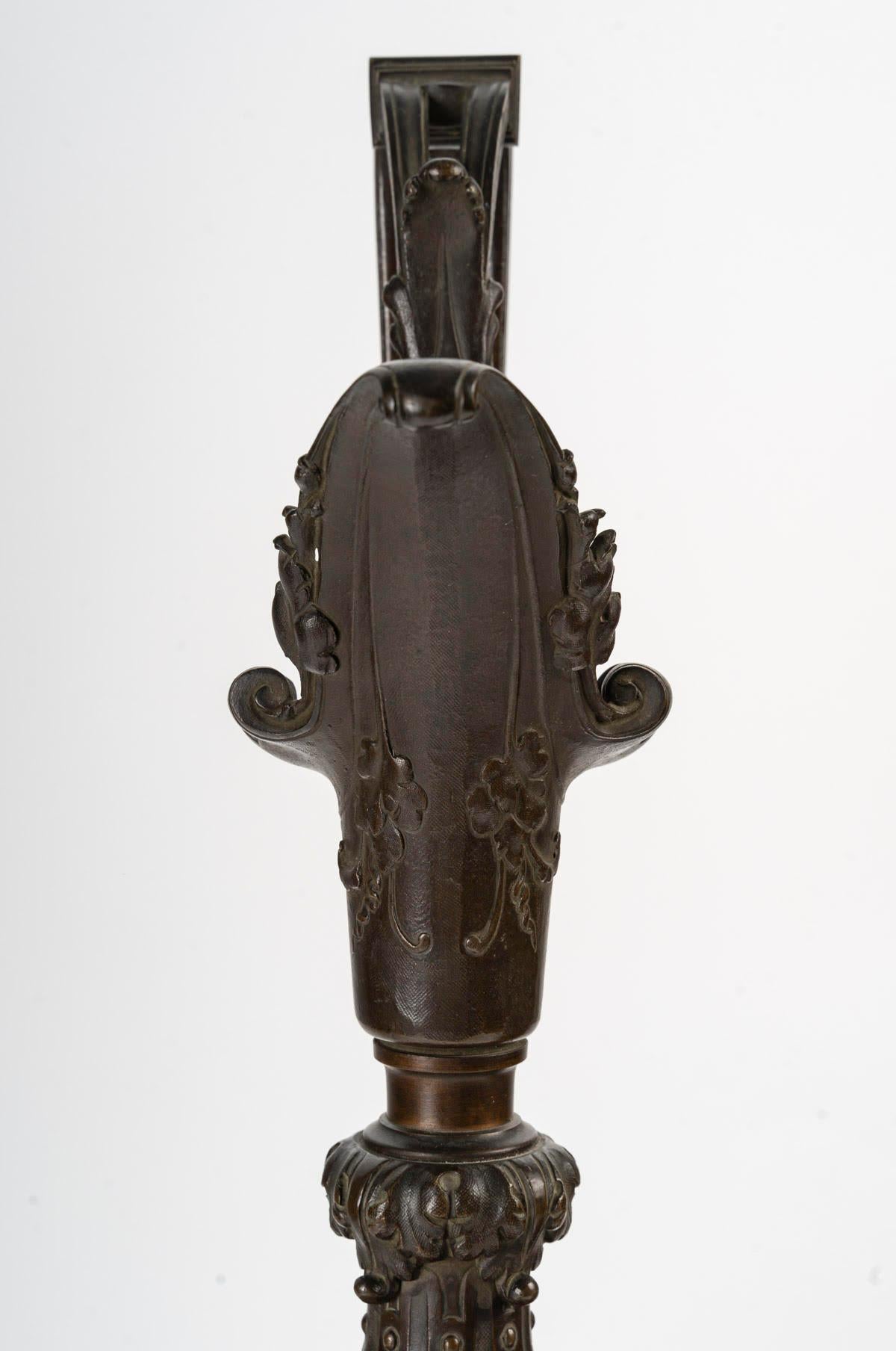 Grande paire d'aiguières en bronze patiné, XIXe siècle, période Napoléon III. en vente 1