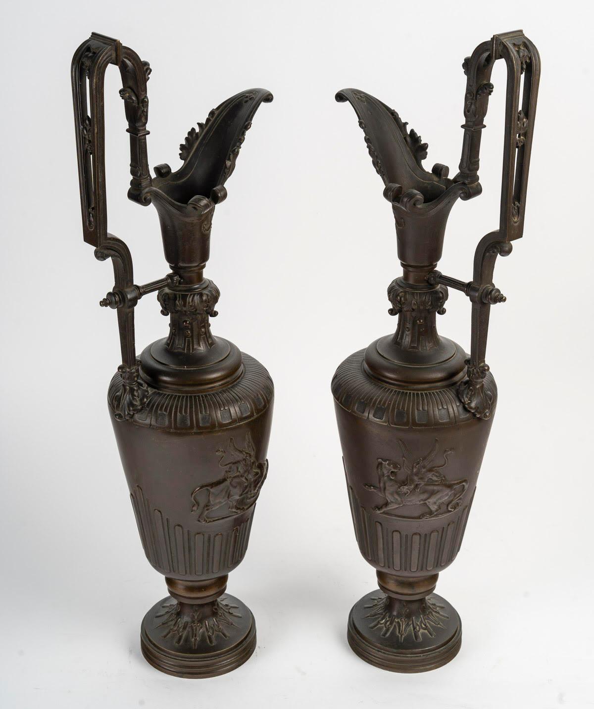 Grande paire d'aiguières en bronze patiné, XIXe siècle, période Napoléon III. en vente 2