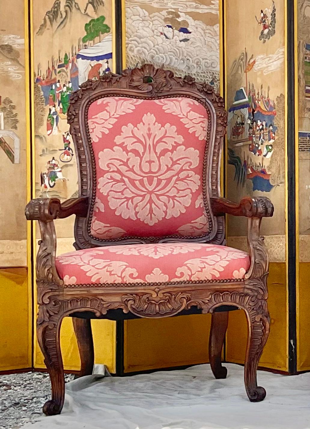 Large Pair of Exuberantly Carved Italian Baroque Armchairs In Good Condition For Sale In Bradenton, FL