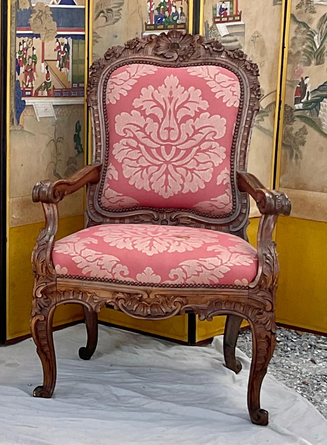 19th Century Large Pair of Exuberantly Carved Italian Baroque Armchairs For Sale