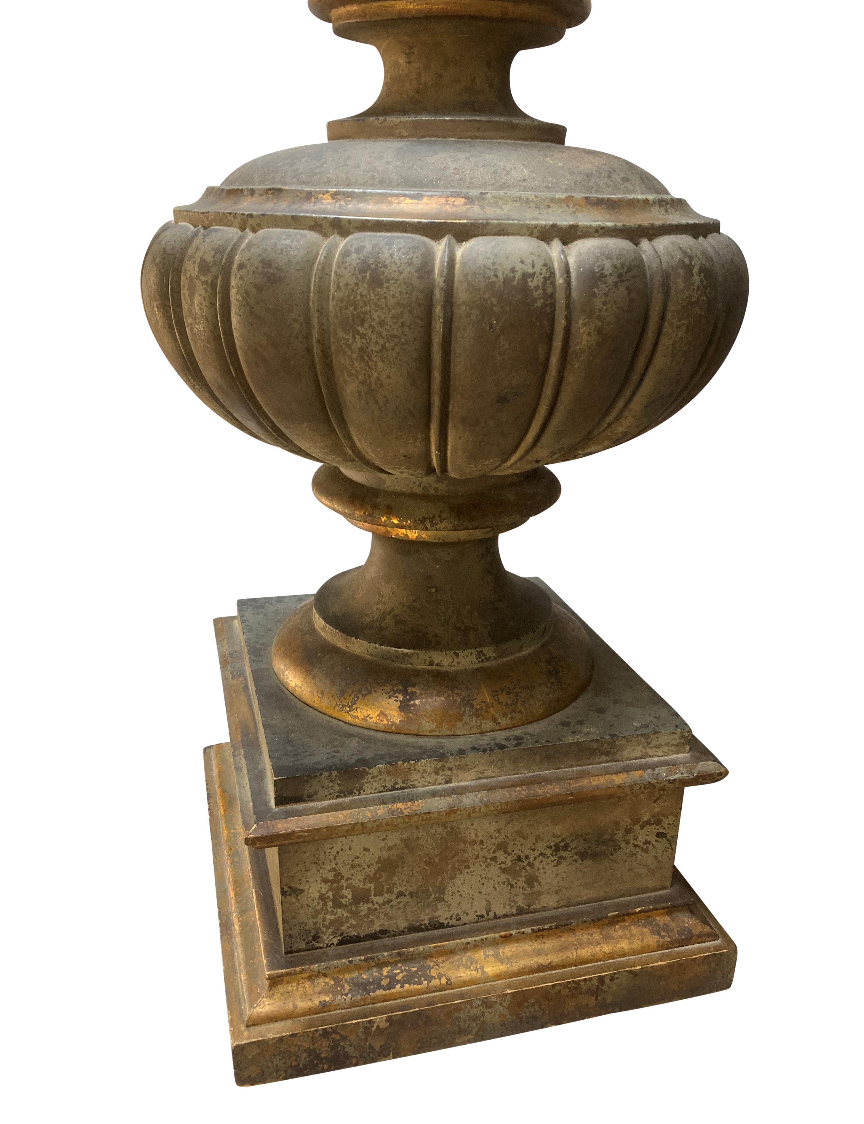 Néoclassique Large Pair Of Faux Bronze Classical Urn Lamps en vente