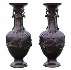 Gran Pareja de Jarrones de Bronce Japoneses de Gran Calidad Fechados en 1903 Periodo Meiji Antiguo