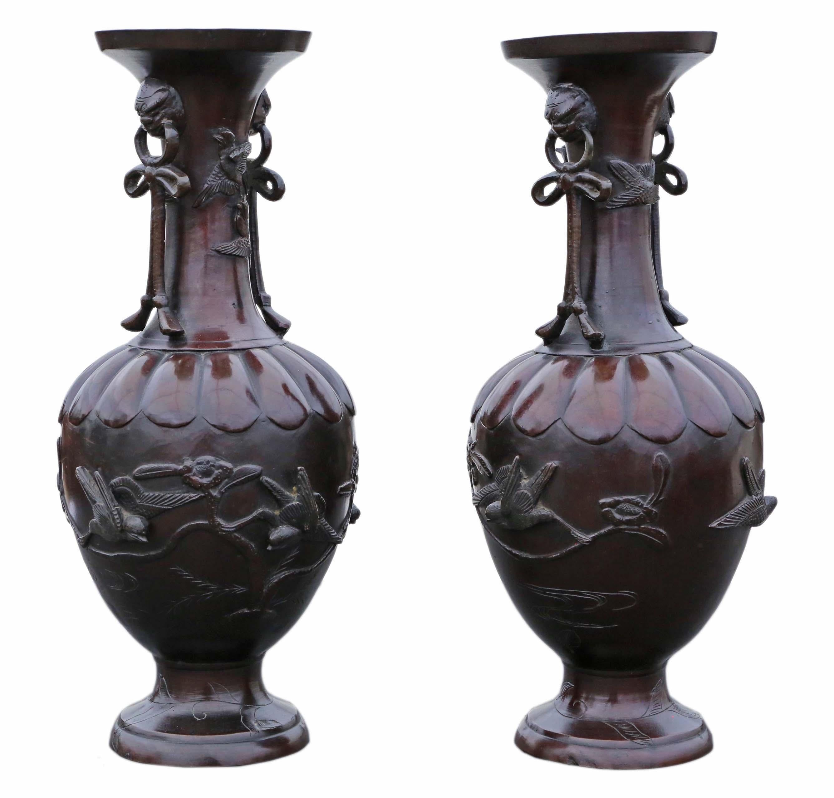 Japonais Grande paire de vases japonais en bronze de qualité supérieure datant de 1903, période Meiji en vente