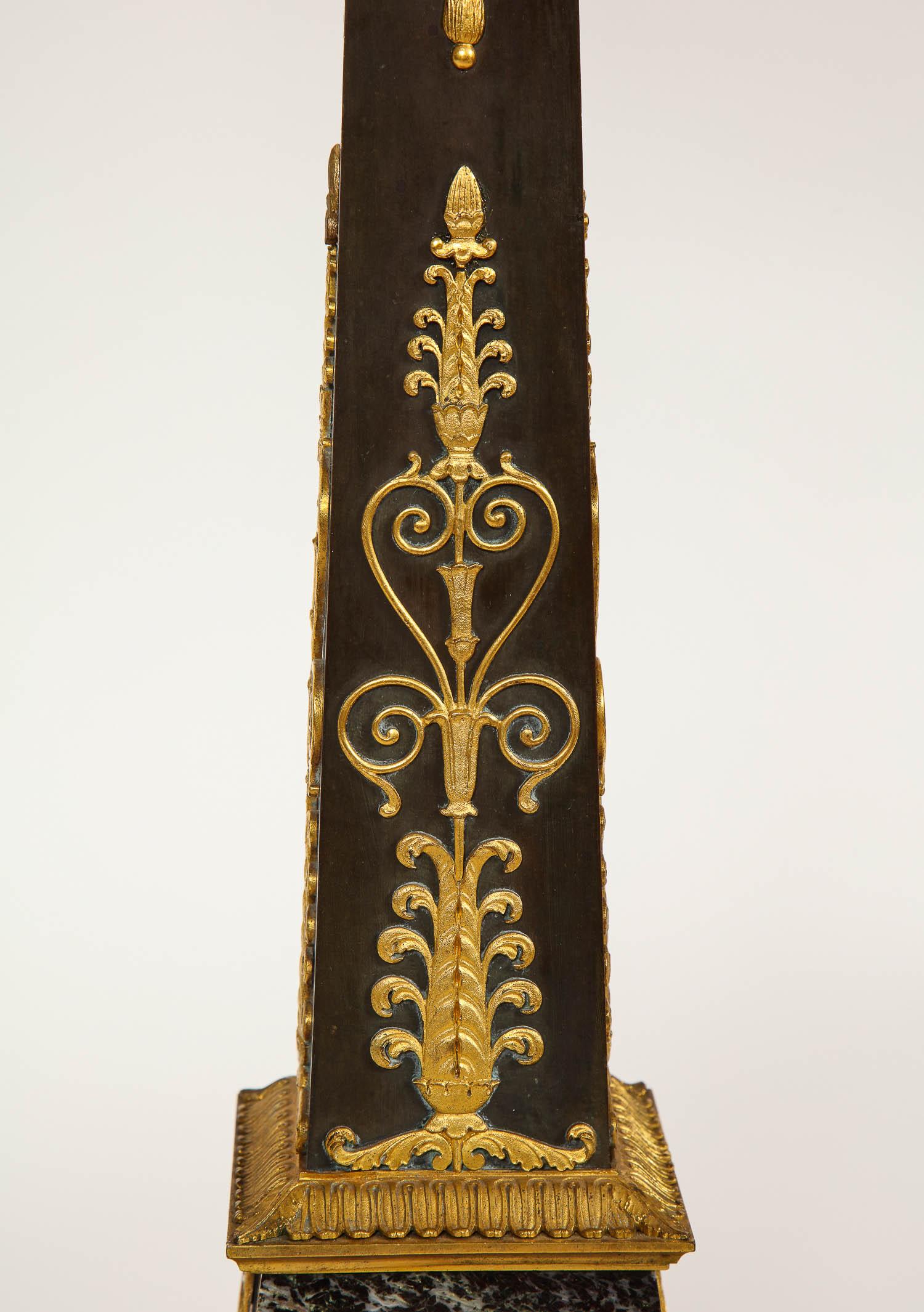 Grande paire de candélabres d'époque Empire français, attribuée à Claude Galle en vente 1