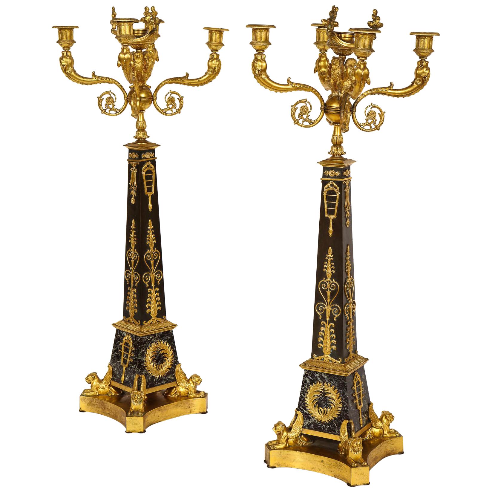 Grande paire de candélabres d'époque Empire français, attribuée à Claude Galle en vente