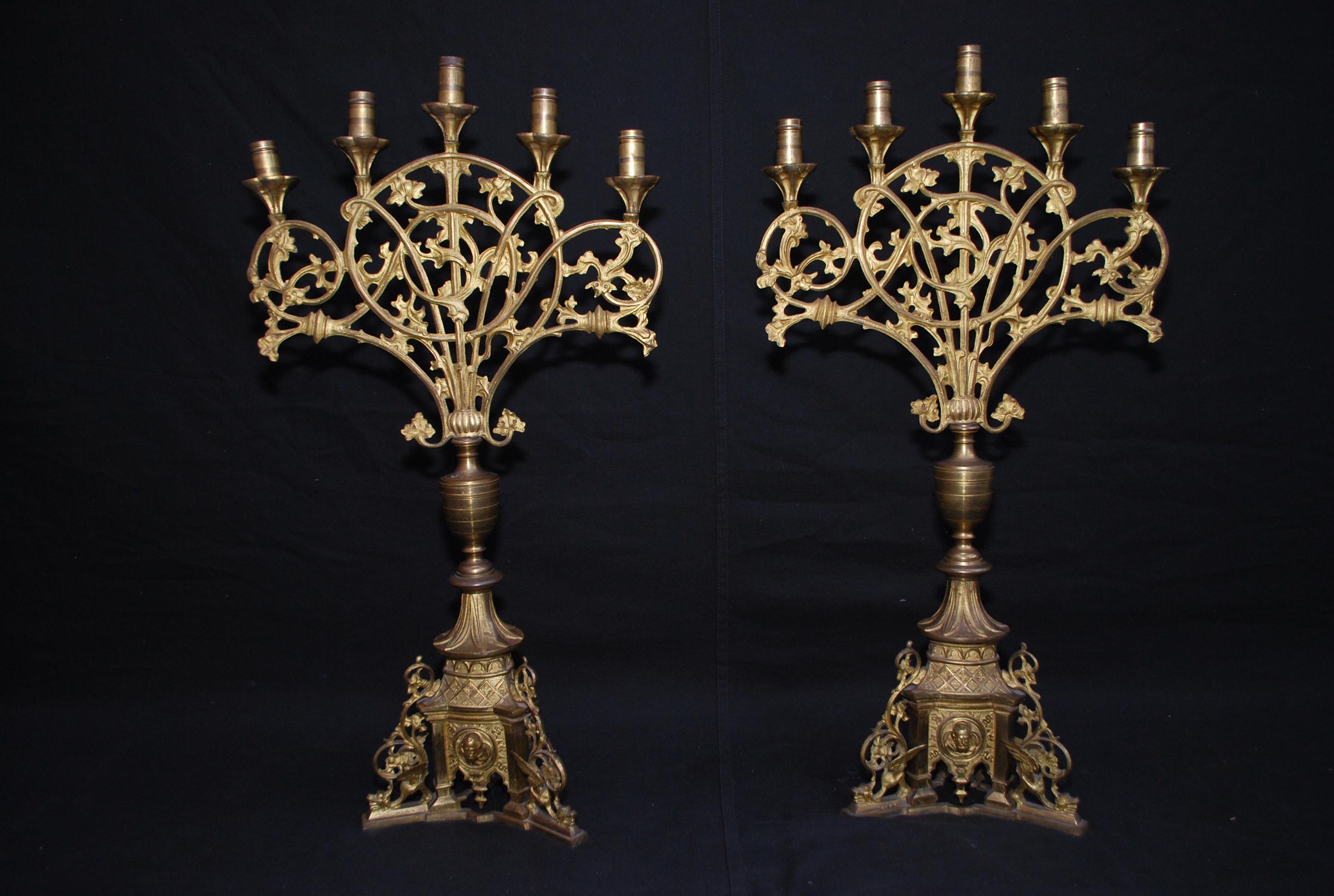 Ottone Grande coppia di francesi  Candelabro della fine del XIX secolo in vendita