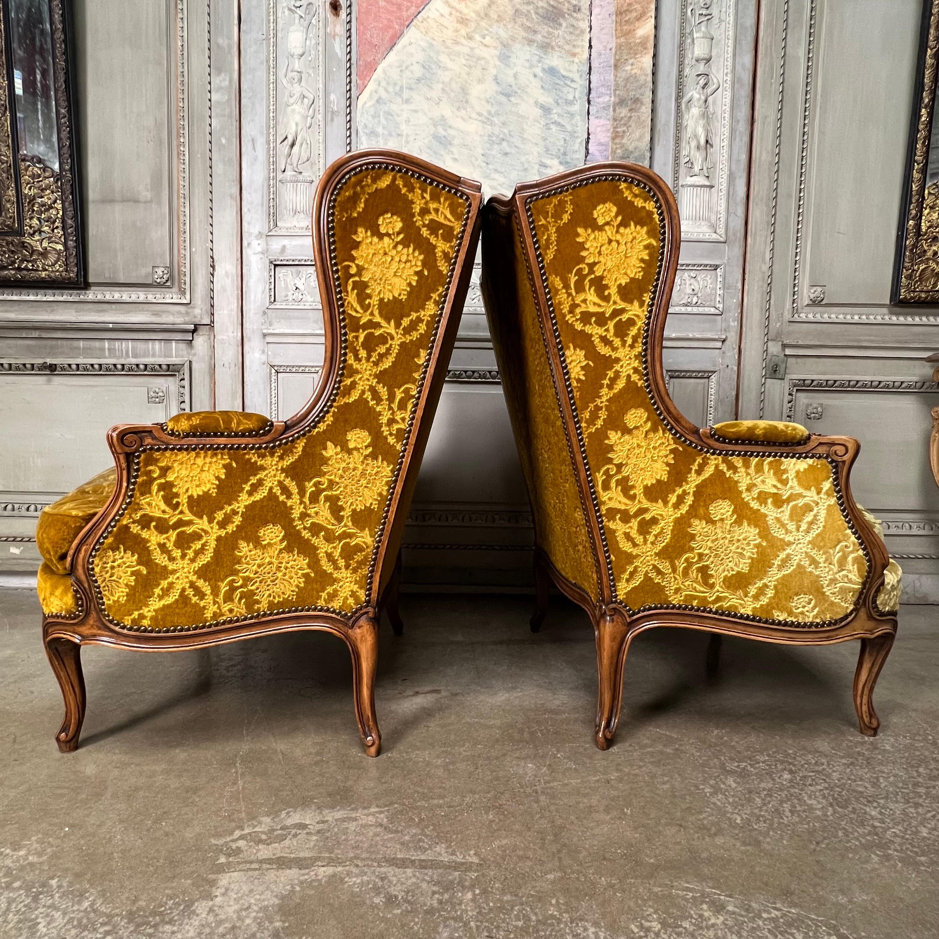 Large Pair of French Louis XV Style Walnut Wingback Chairs In Good Condition For Sale In Dallas, TX