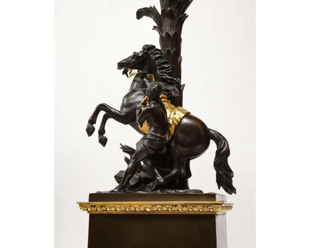 Grande paire de candélabres de restauration française en bronze doré et patiné, chevaux en vente 13